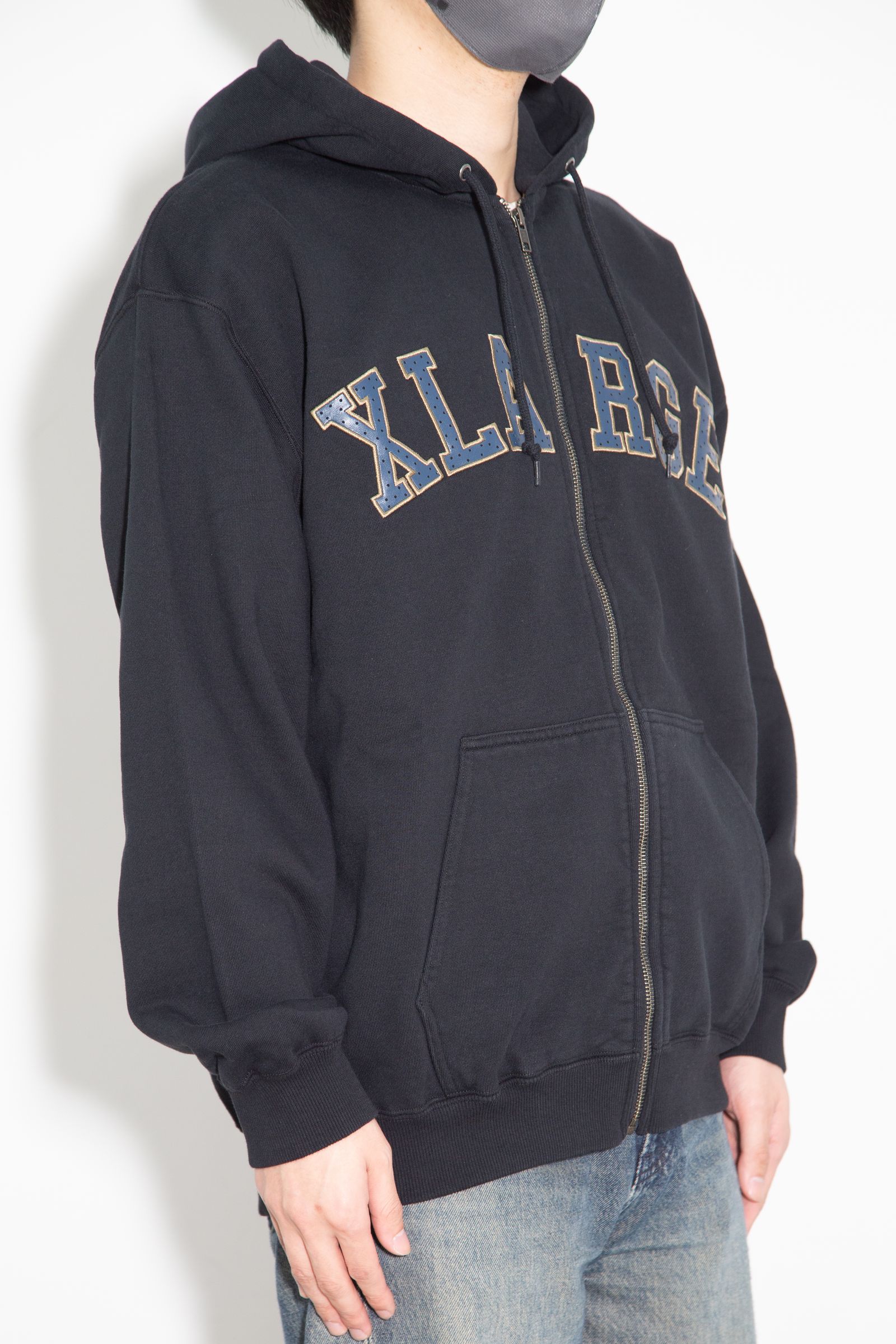 PERFORATED LEATHER LOGO ZIP UP HOODED SWEATSHIRT / ブラック