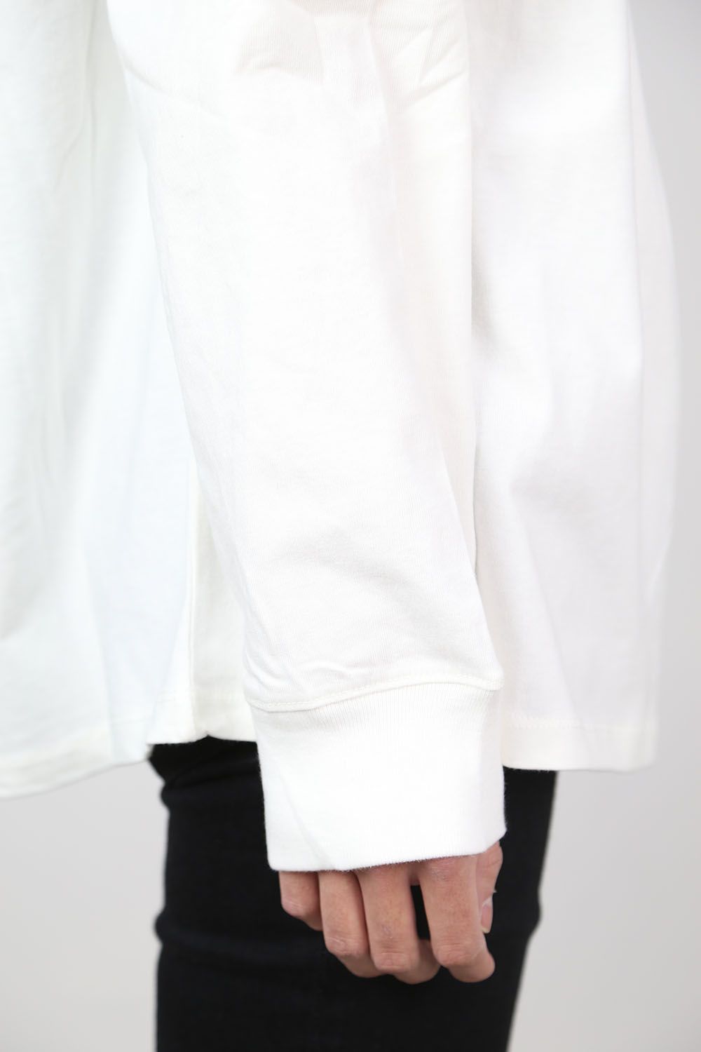 FRONT LOGO L/S TEE / ホワイト