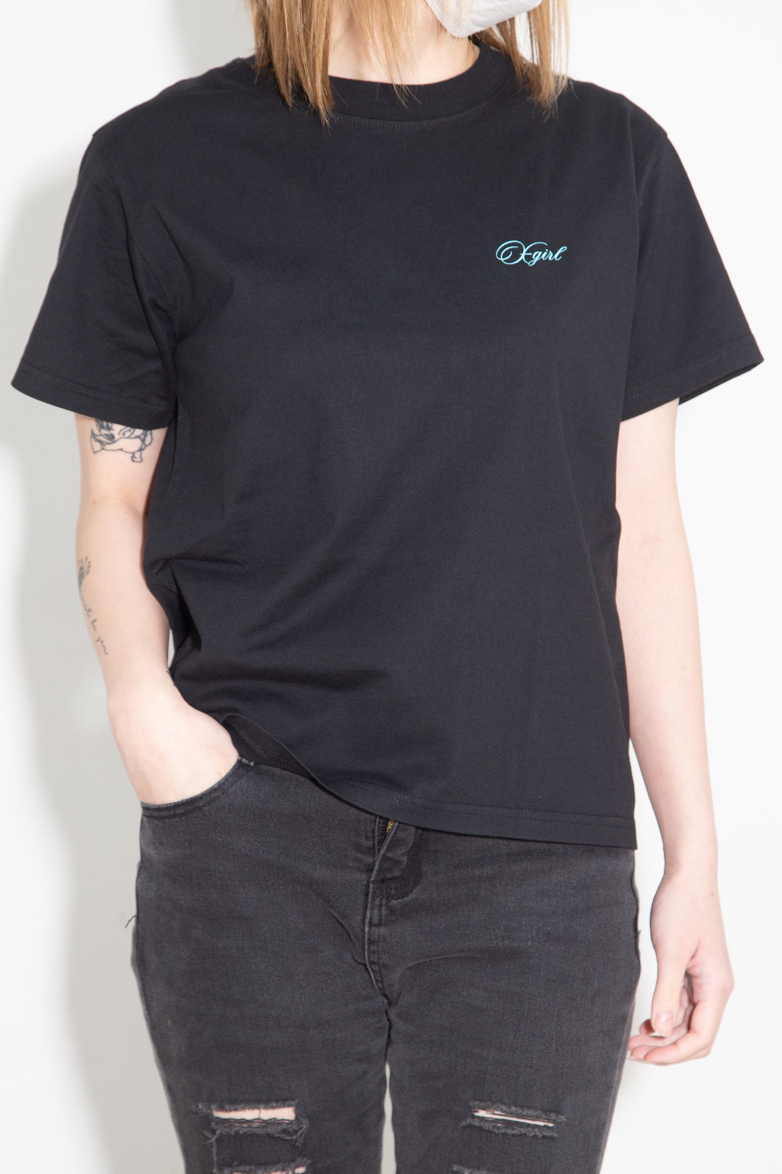 [ラスト1点 サイズM] CURSIVE SCRIPT LOGO AND FACE S/S TEE / ブラック