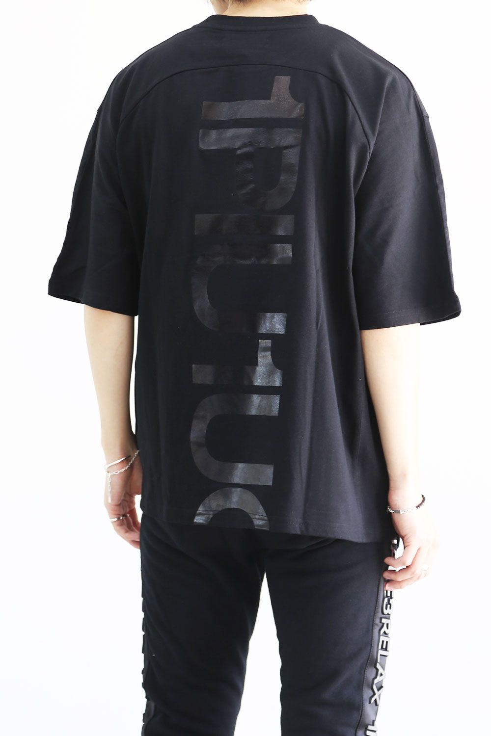 1PIU1UGUALE3 RELAX - バックプリントビッグTシャツ / ブラック