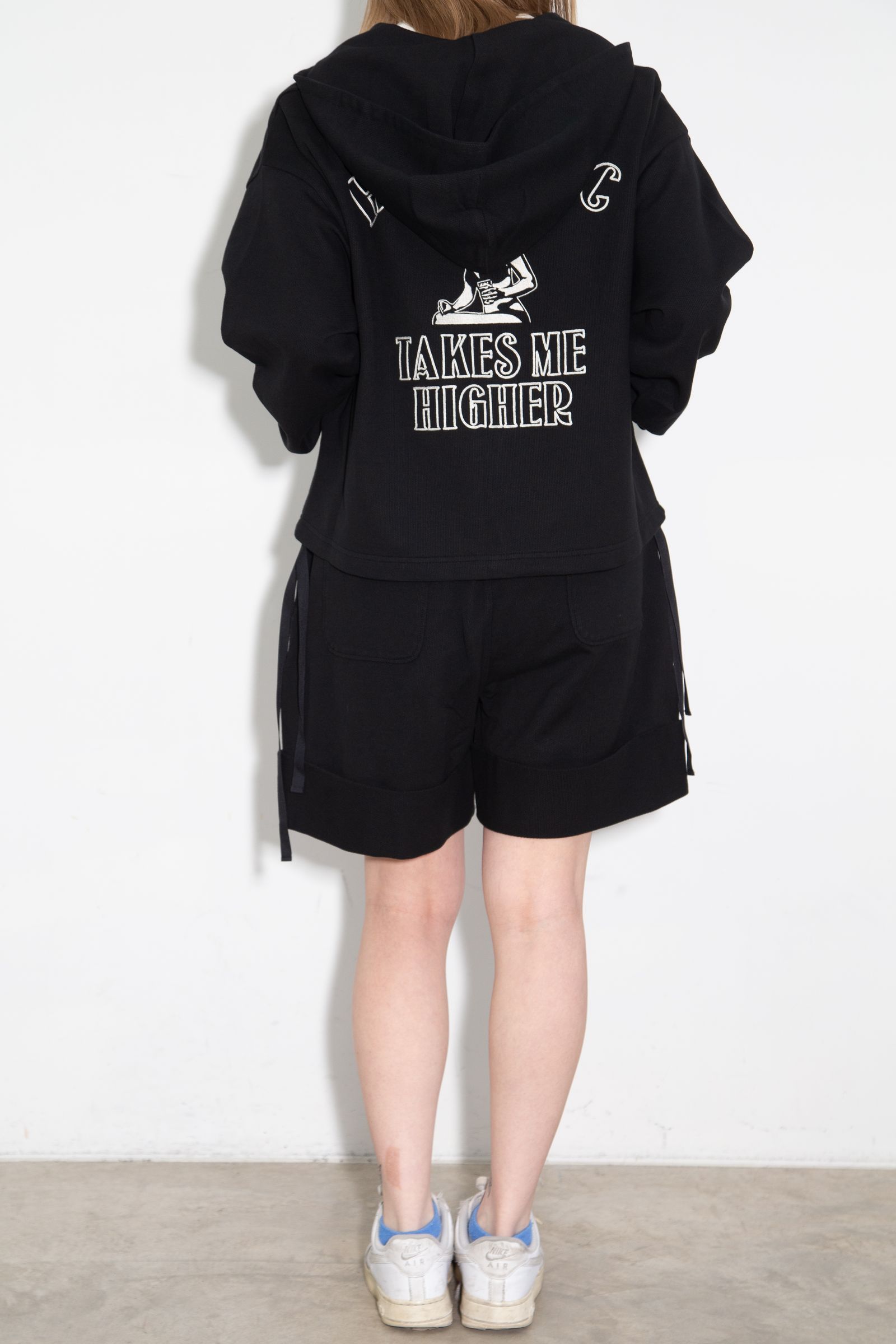【セットアップ】TAKES ME HIGHER刺繍 パーカー、HYSTERIC刺繍 ショートパンツ / ブラック