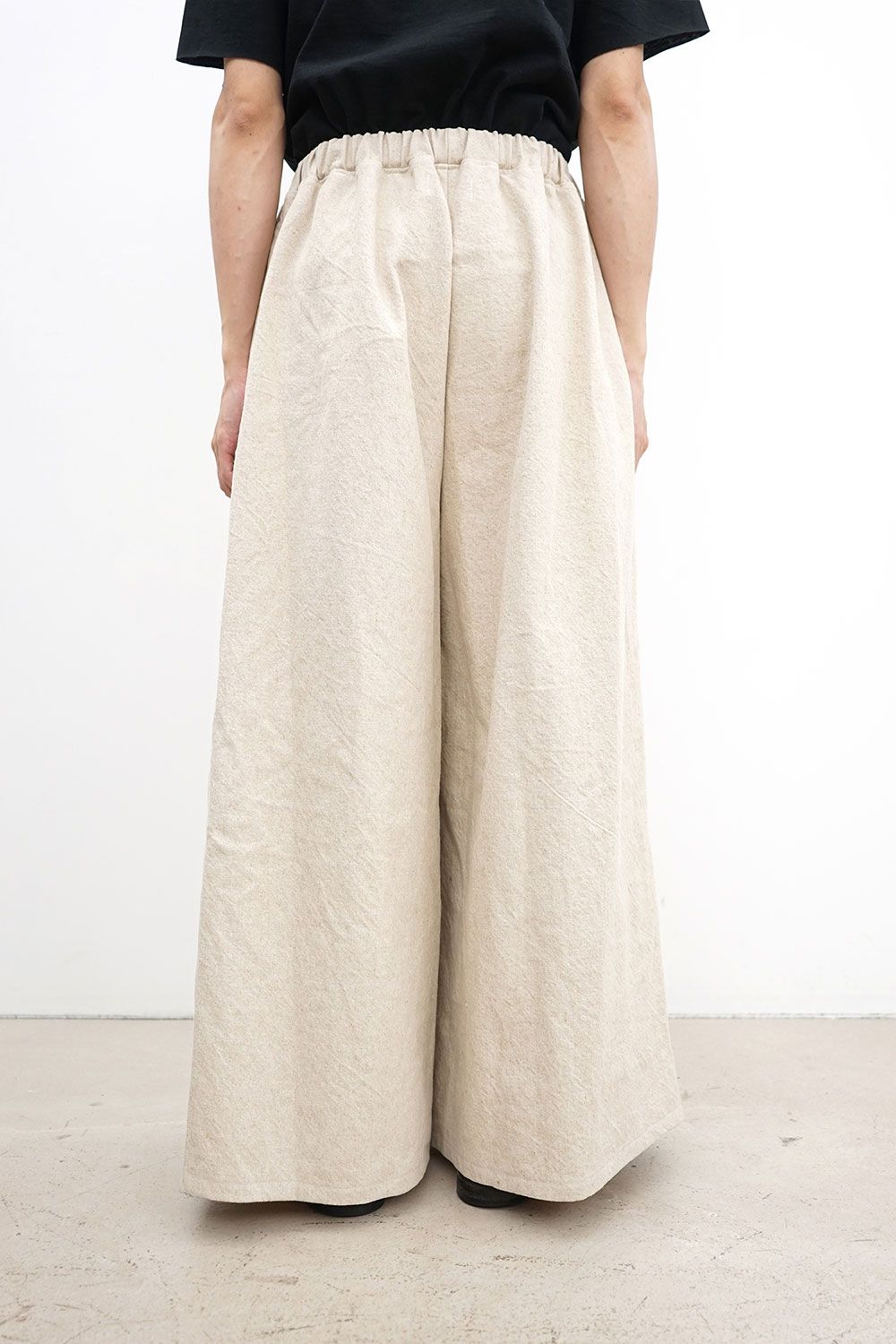 Knee-Tucked Easy Pants / ナチュラル