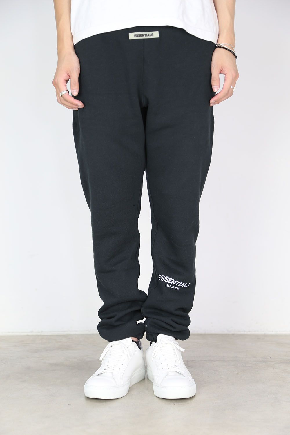 REFLECTOR LOGO SWEAT PANTS / ブラック