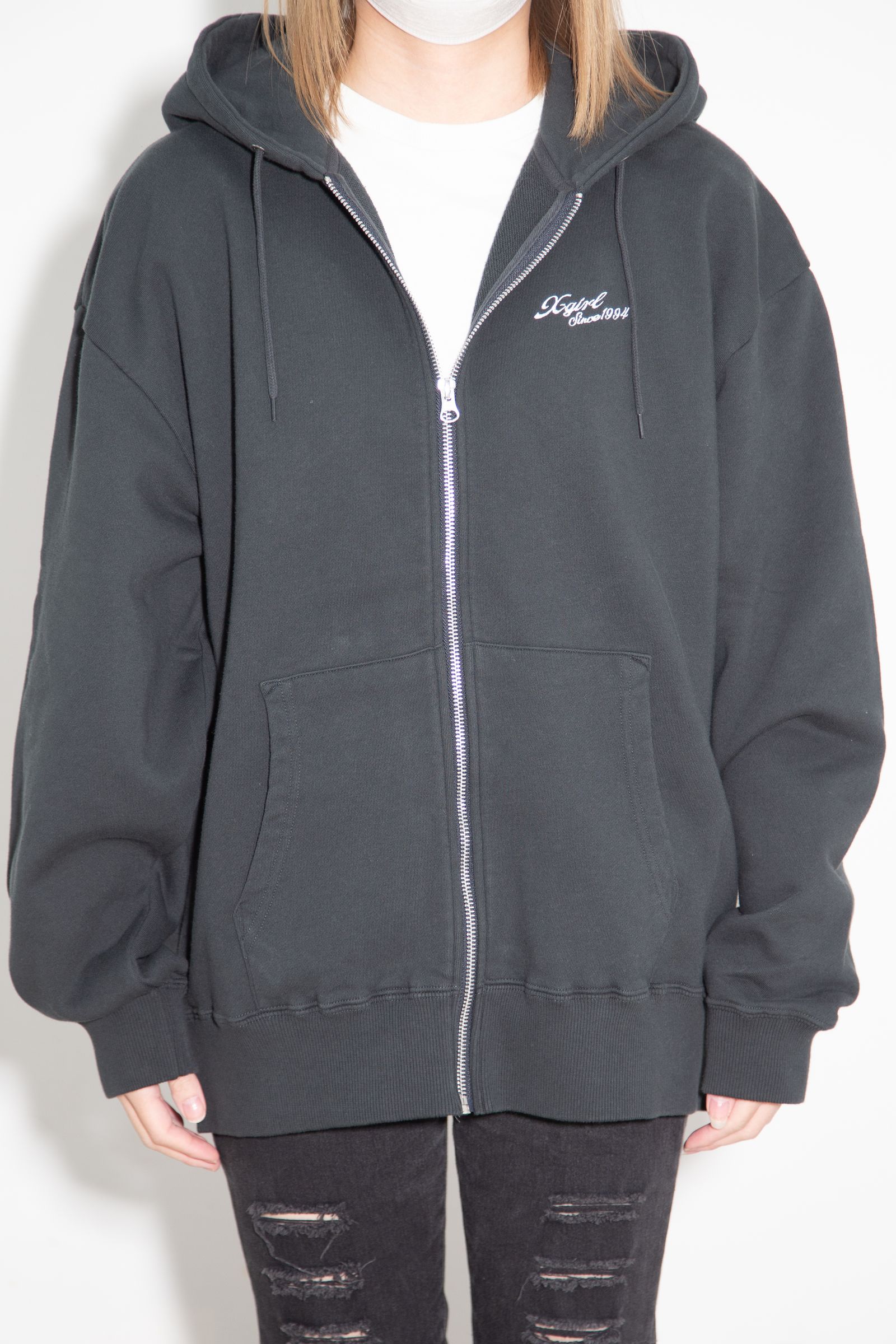 [ラスト1点 サイズM] FACE BOX PATCH ZIP UP SWEAT HOODIE / チャコール