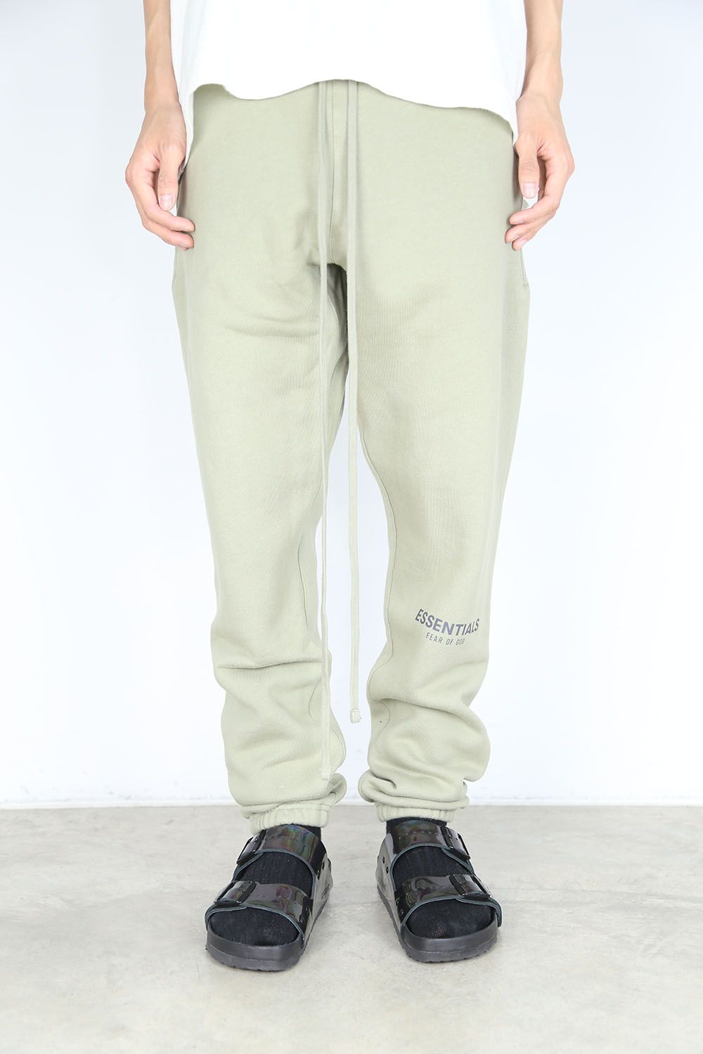 essentials nylon track pants moss | www.drrenatomello.com.br