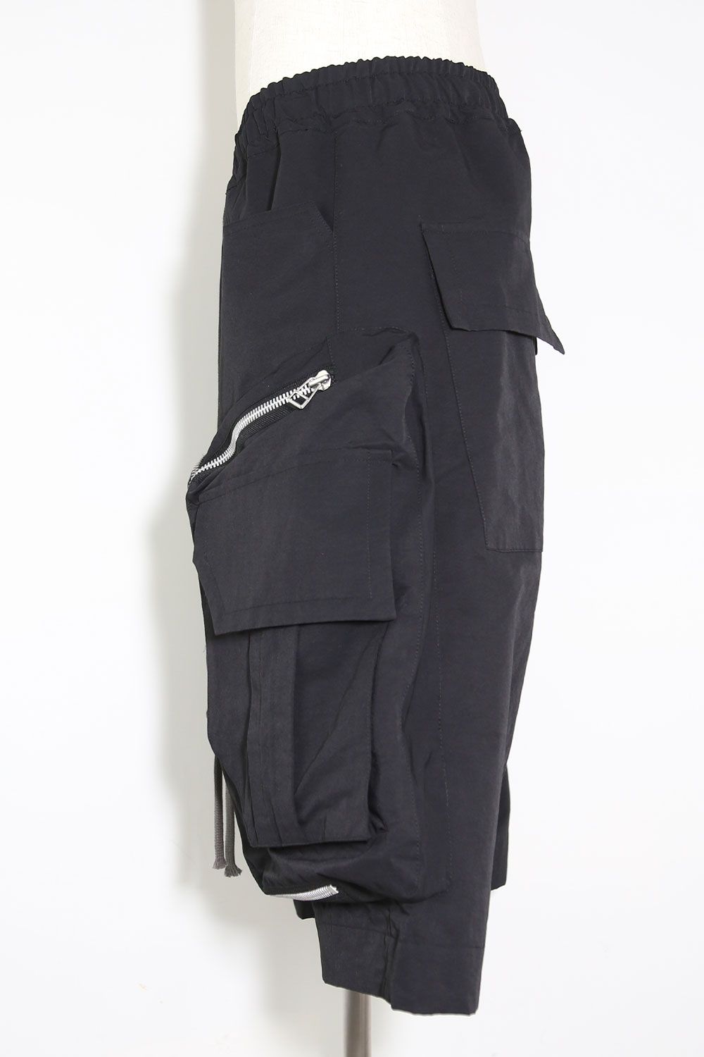 コットンナイロンサルエルカーゴショーツ / Zip Cargo Sarouel Shorts / ブラック