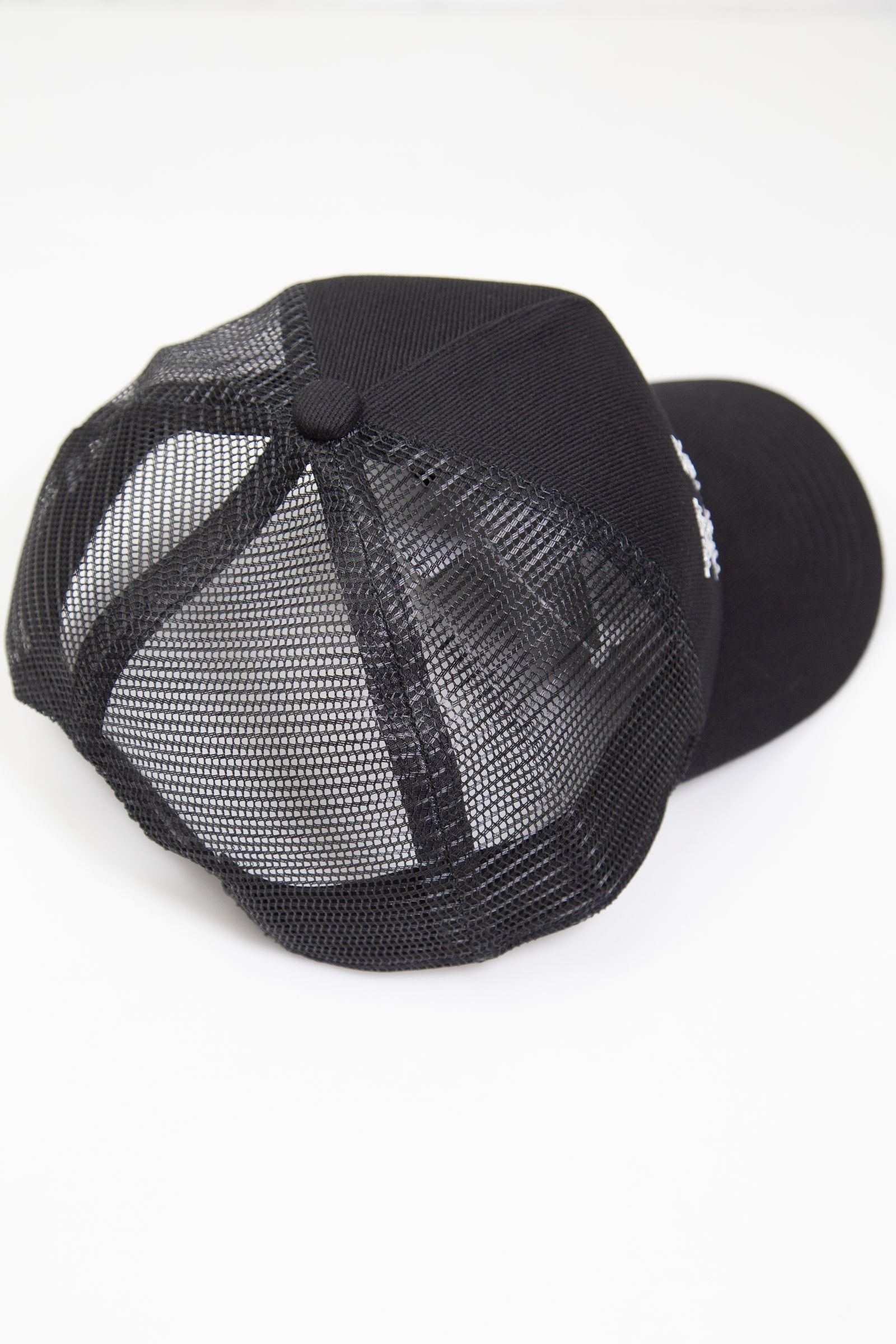 RHINESTONE LOGO MESH CAP / ブラック