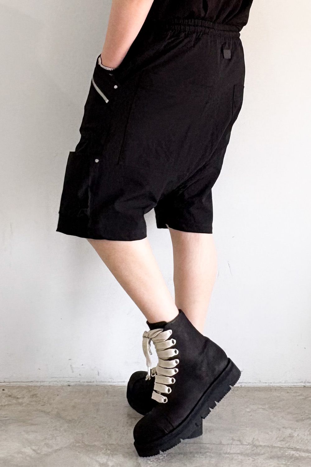 CARGO SHORTS / ブラック