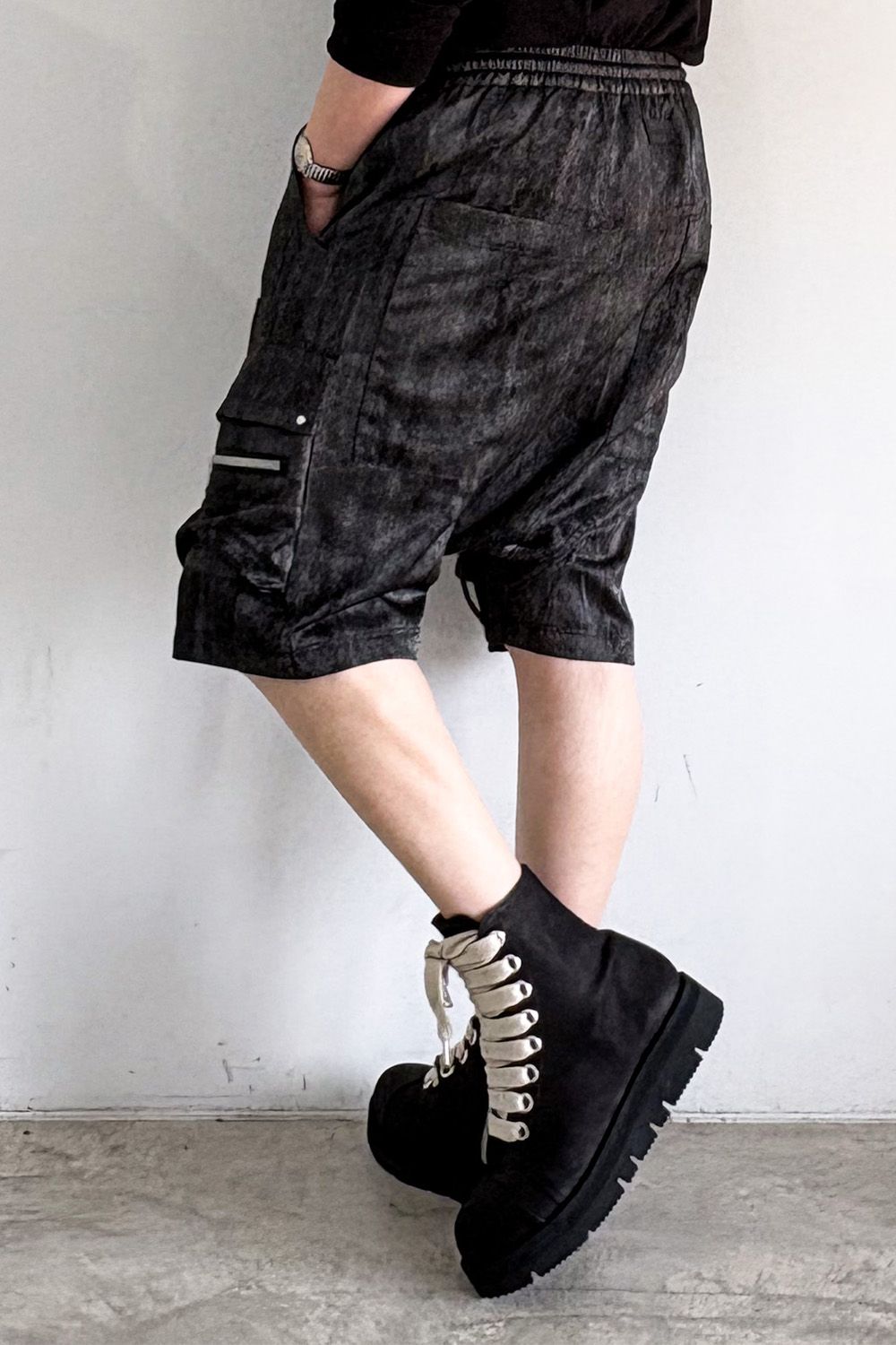 CARGO SHORTS / ブラック