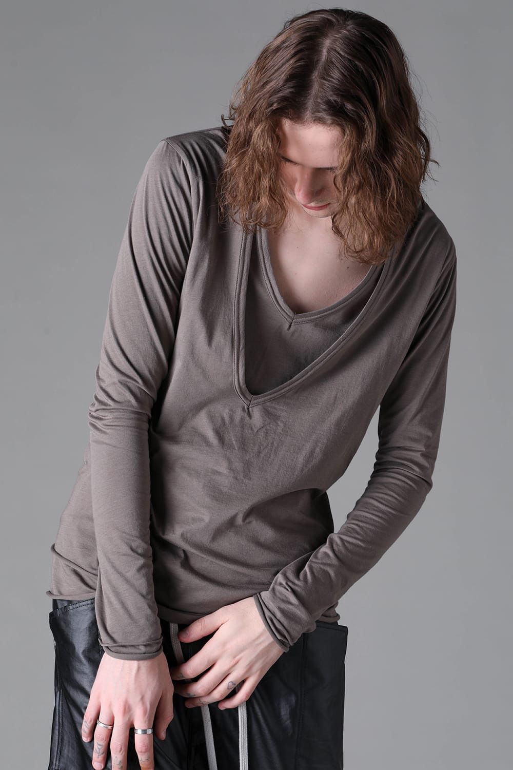 Layered V-Neck Log Sleeve