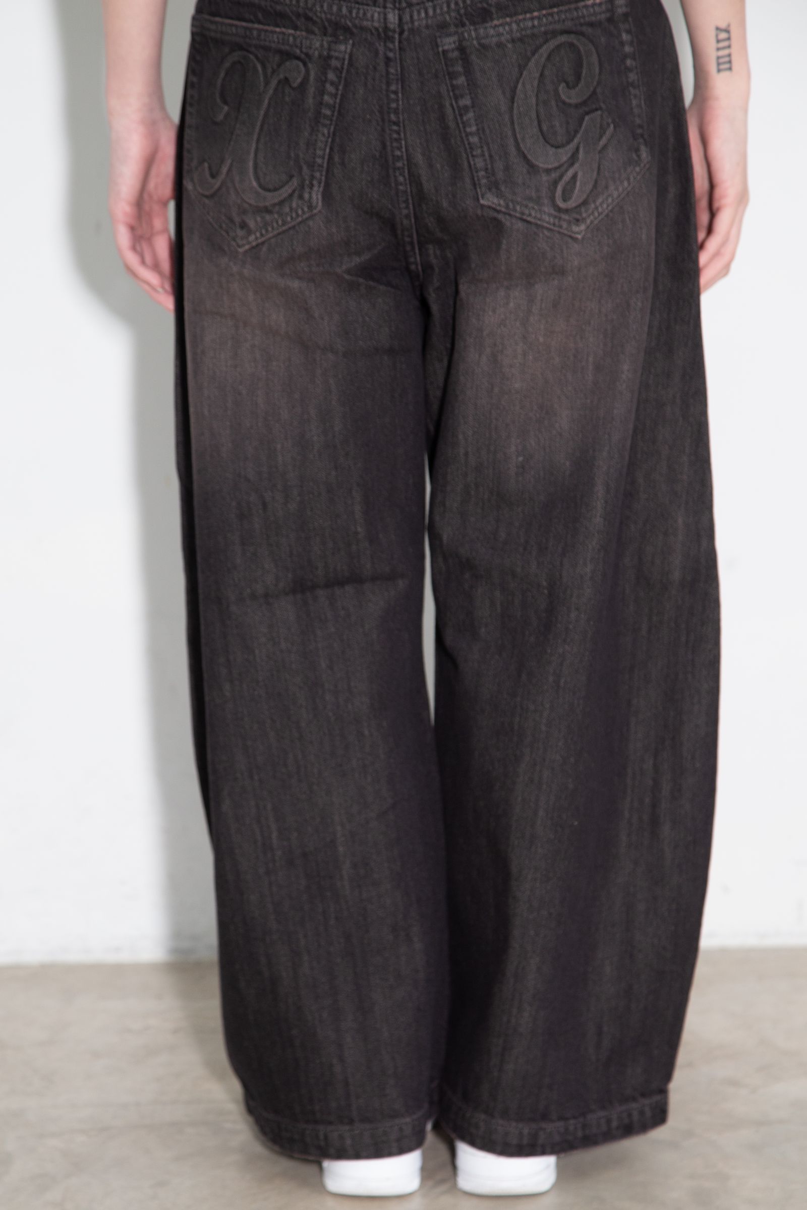 DISTRESSED BAGGY DENIM PANTS / ブラック