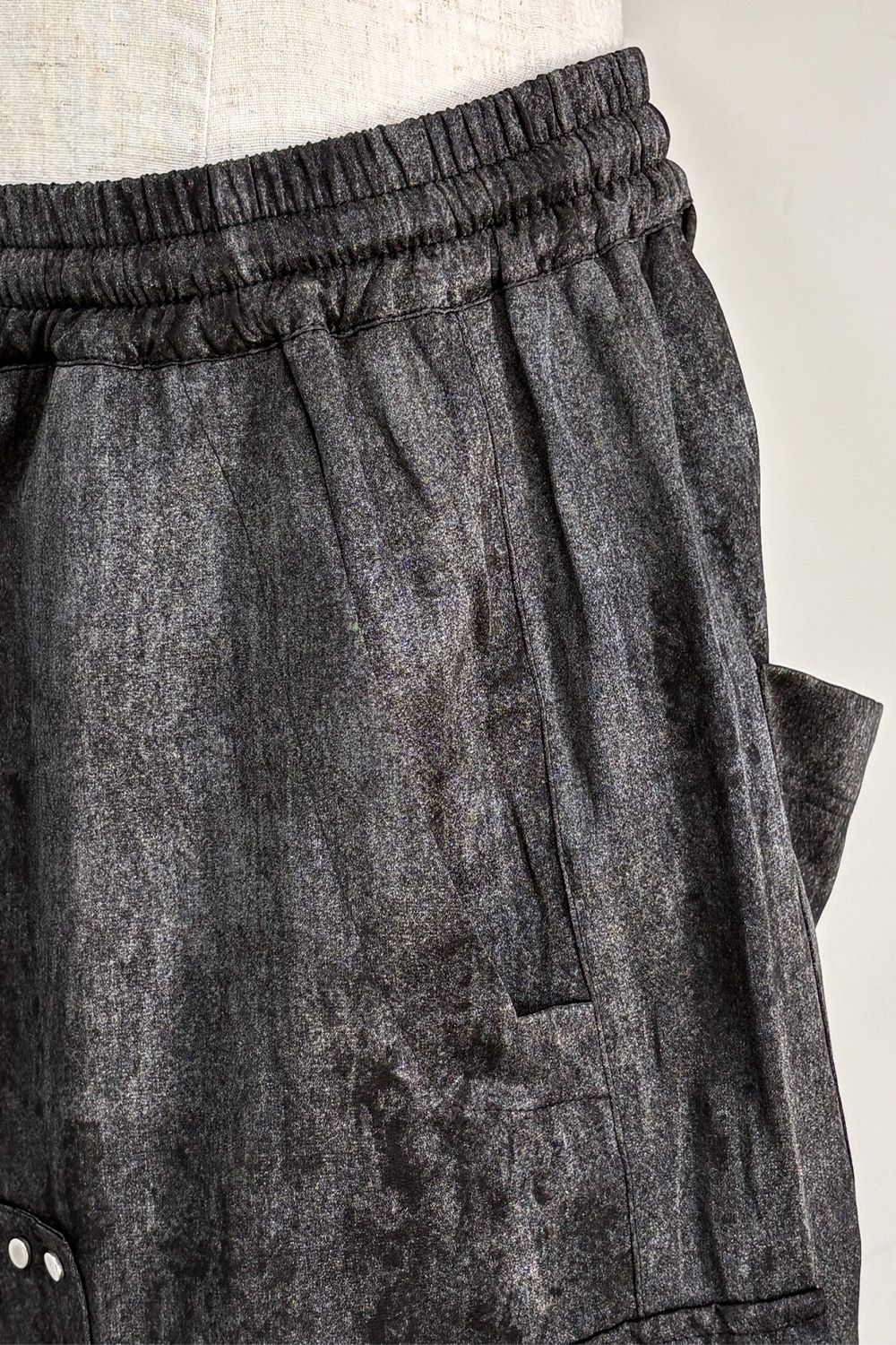 CARGO SHORTS / ブラック