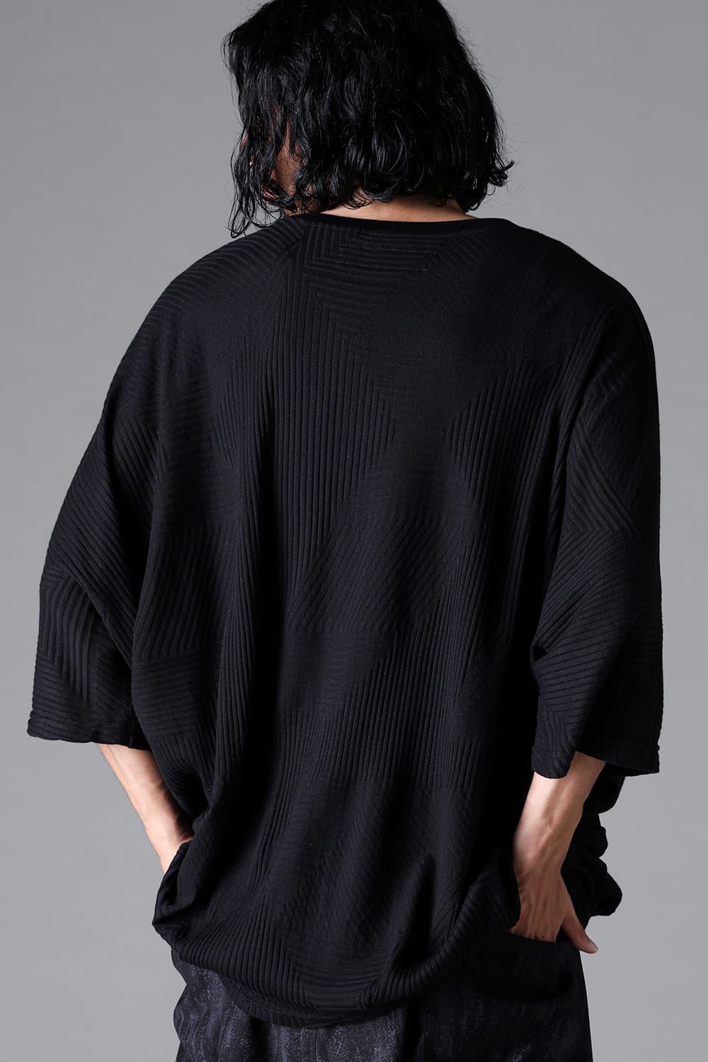 DEFORMED STRIPE PATTERN DOLMAN TEE / ブラック