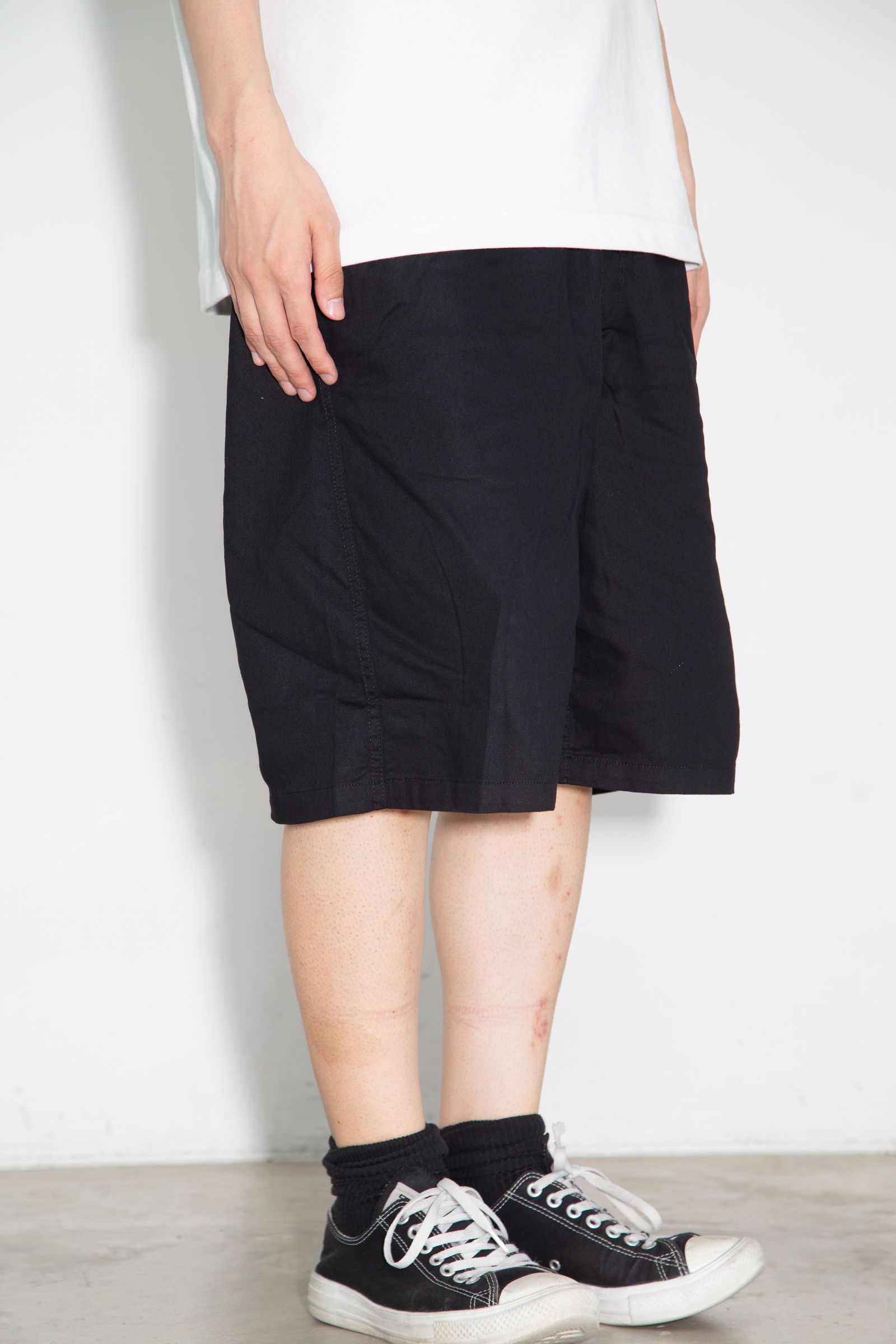 LOOSE EASY SHORT PANTS / ブラック