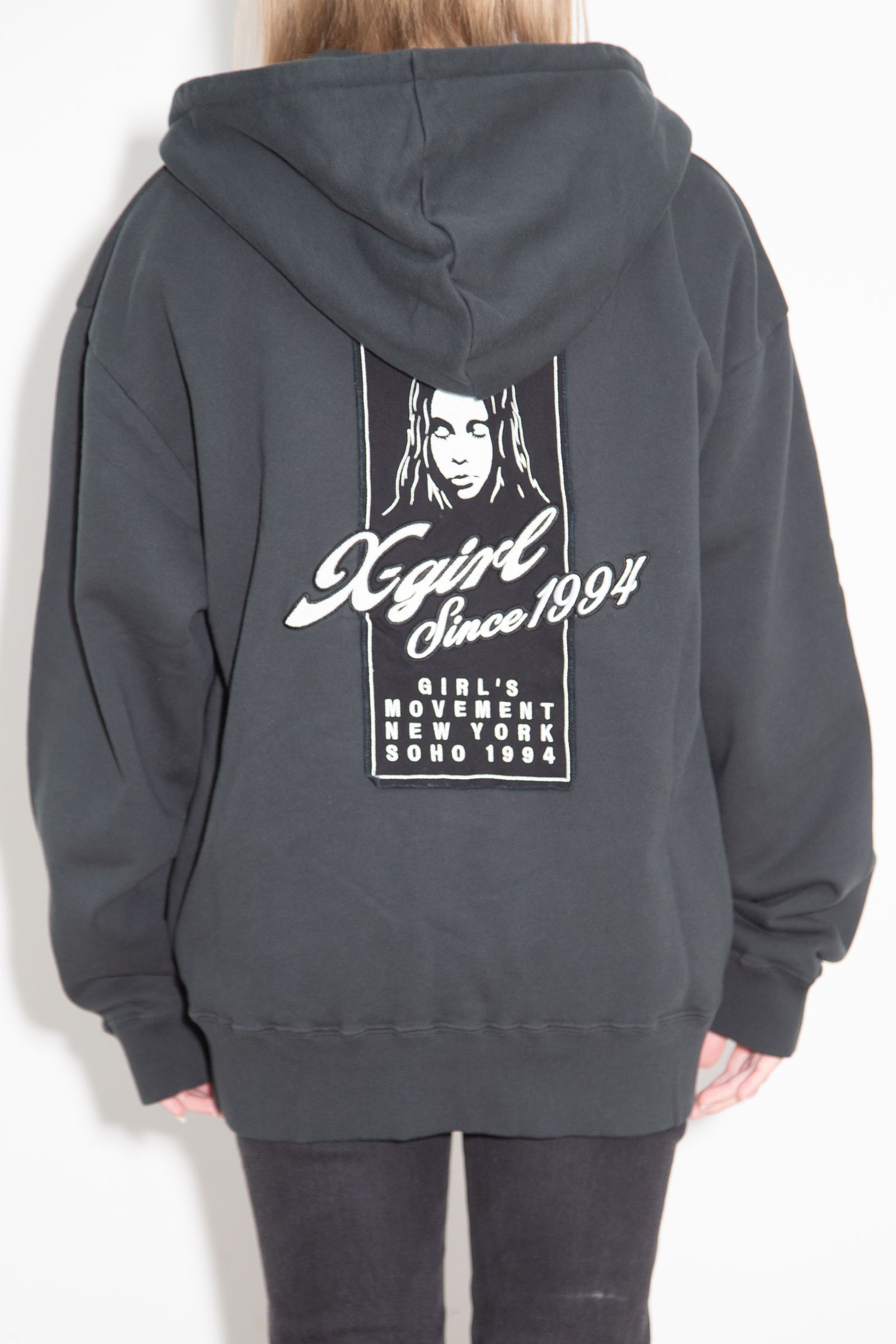 [ラスト1点 サイズM] FACE BOX PATCH ZIP UP SWEAT HOODIE / チャコール