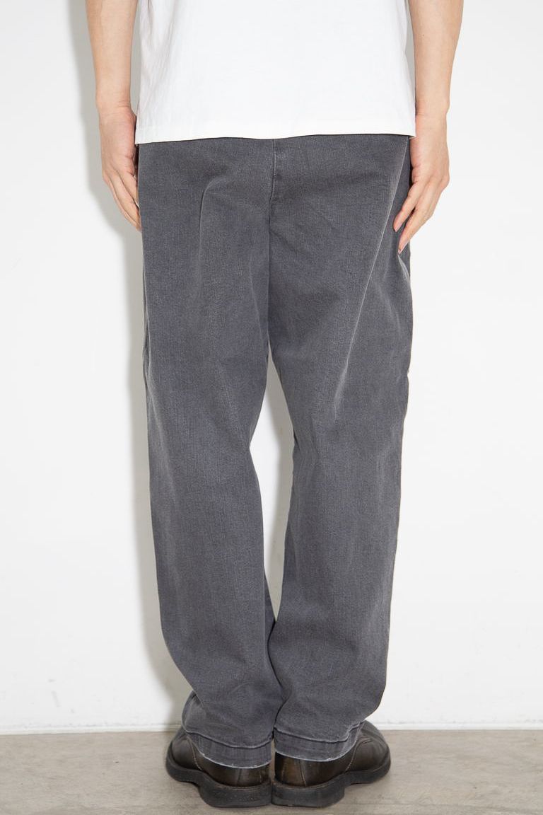 SUPIMA CO STRETCH DENIM BELTED TAPERED FIT TROUSERS / ダークグレー