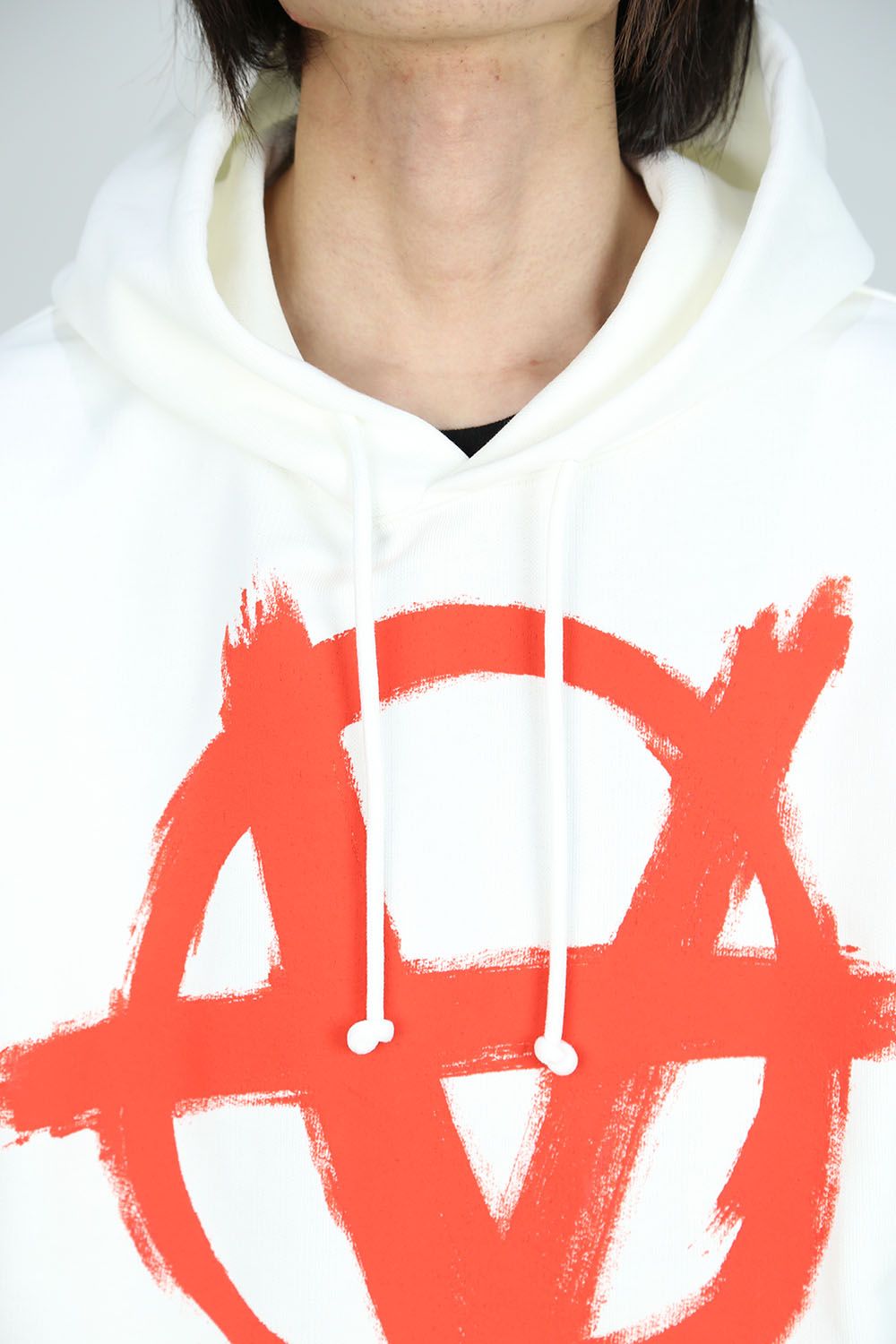 VETEMENTS - ANARCHY GOTHIC LOGO HOODIE / ホワイト×レッド | Tempt