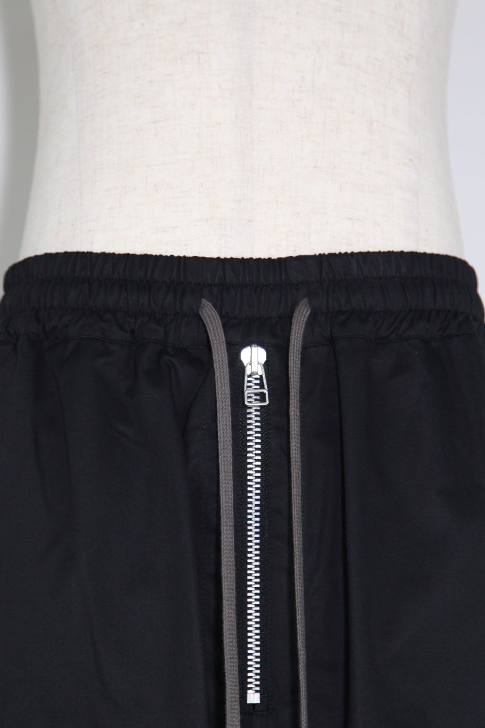 カーゴサルエルイージーパンツ / Front Zip Cargo Sarouel Easy Pants / ブラック