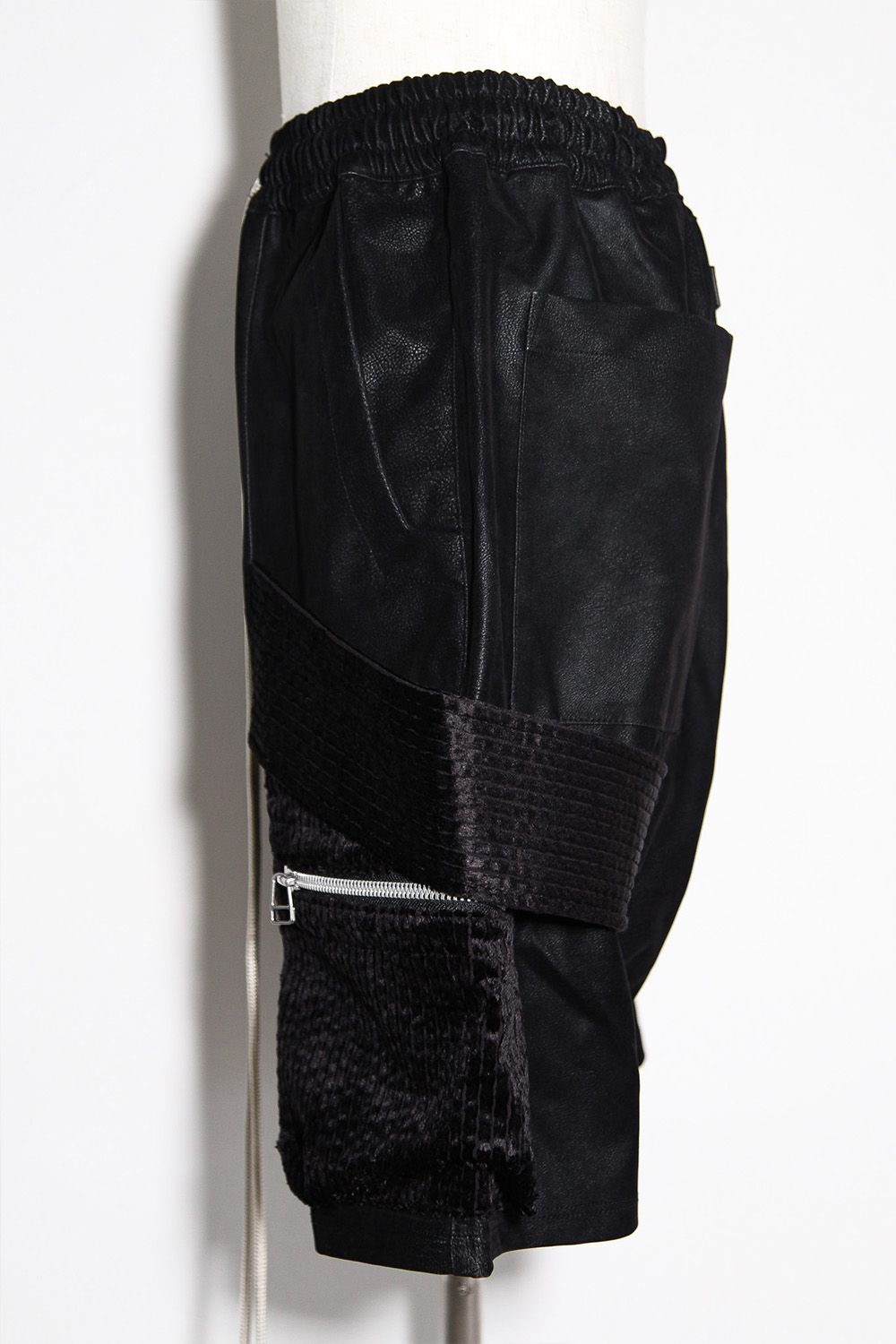 シンセティックレザーベルトカーゴショーツ / BELT CARGO SHORTS / ブラック / ag-12052