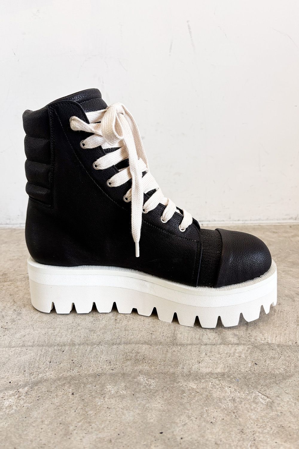 BOOTS / ブラック×ホワイト