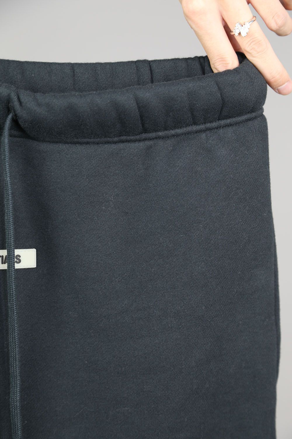 REFLECTOR LOGO SWEAT PANTS / ブラック