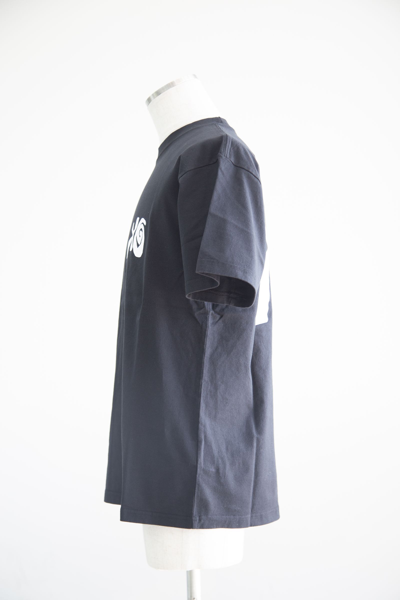 XG TYPOGRAPHY S/S TEE / ブラック