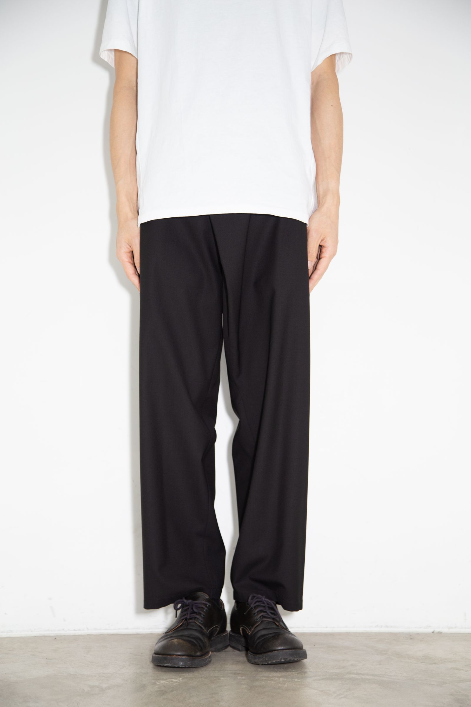 ATTACHMENT - WO/TA WASHABLE TROPICAL WRAPPED TROUSERS / ブラック