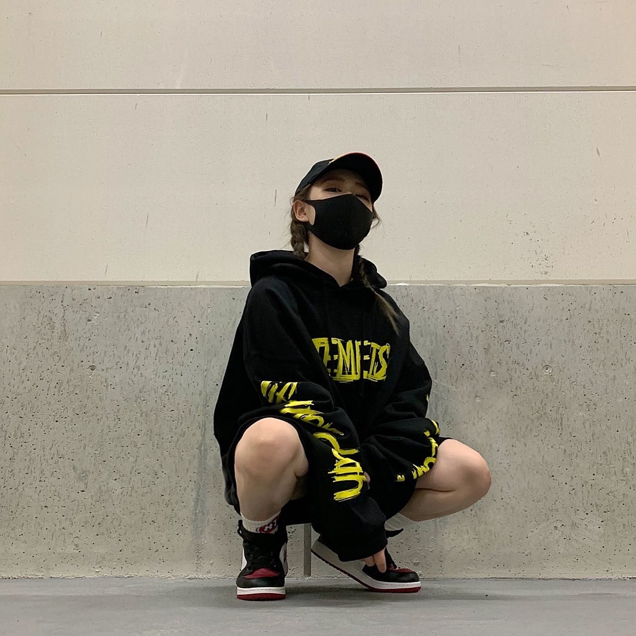 WORLD TOUR VETEMENTS HOODIE
