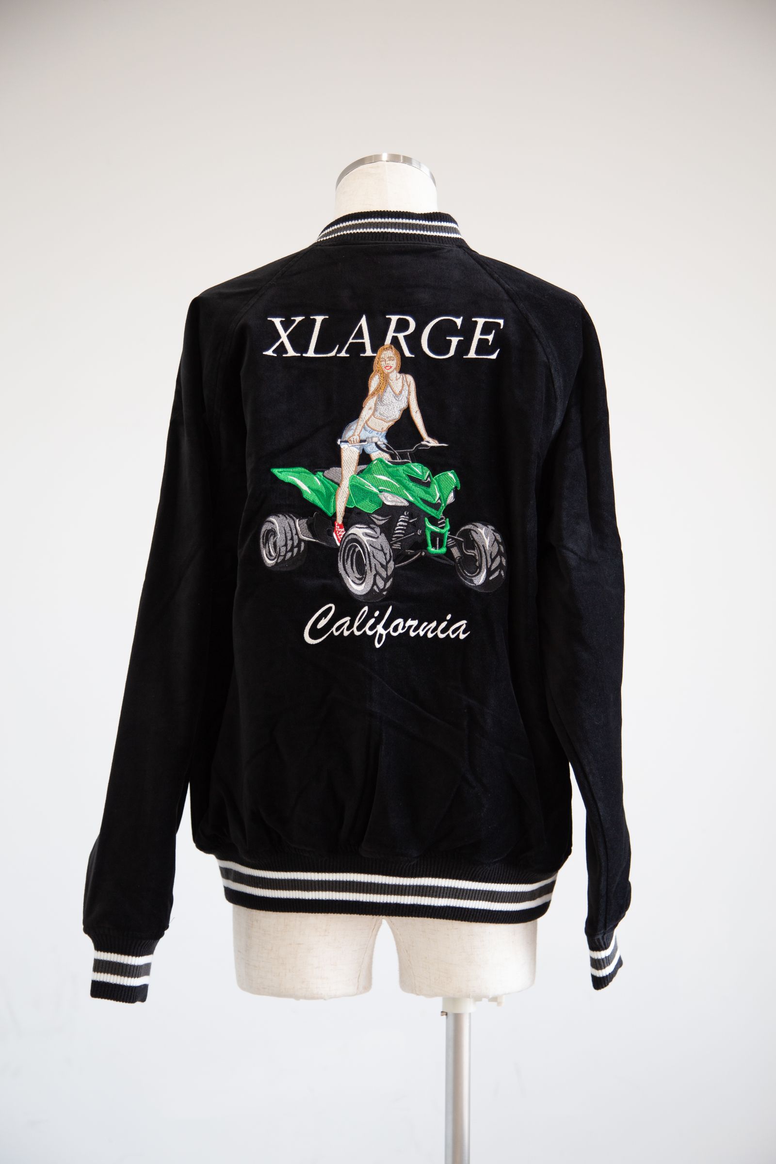 XLARGE - VELOR SOUVENIR JACKET / ブラック | Tempt