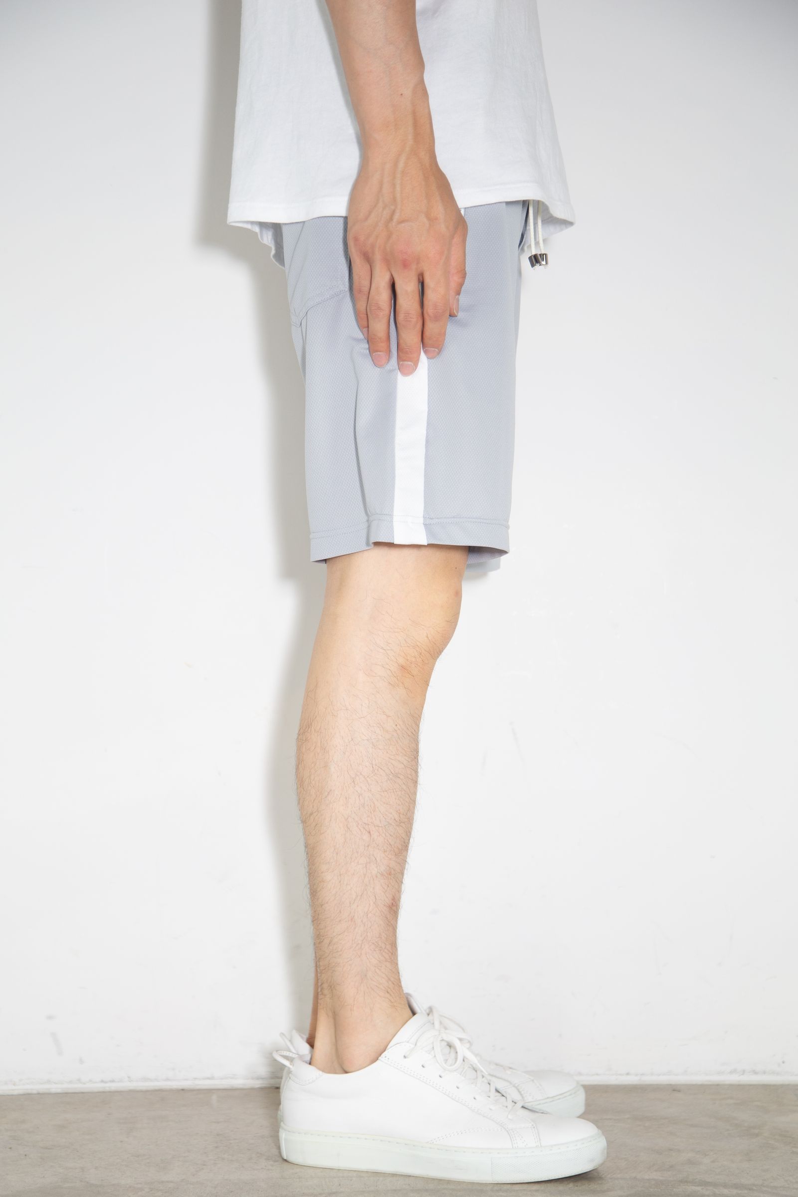 MESH LINE SHORTS / グレー