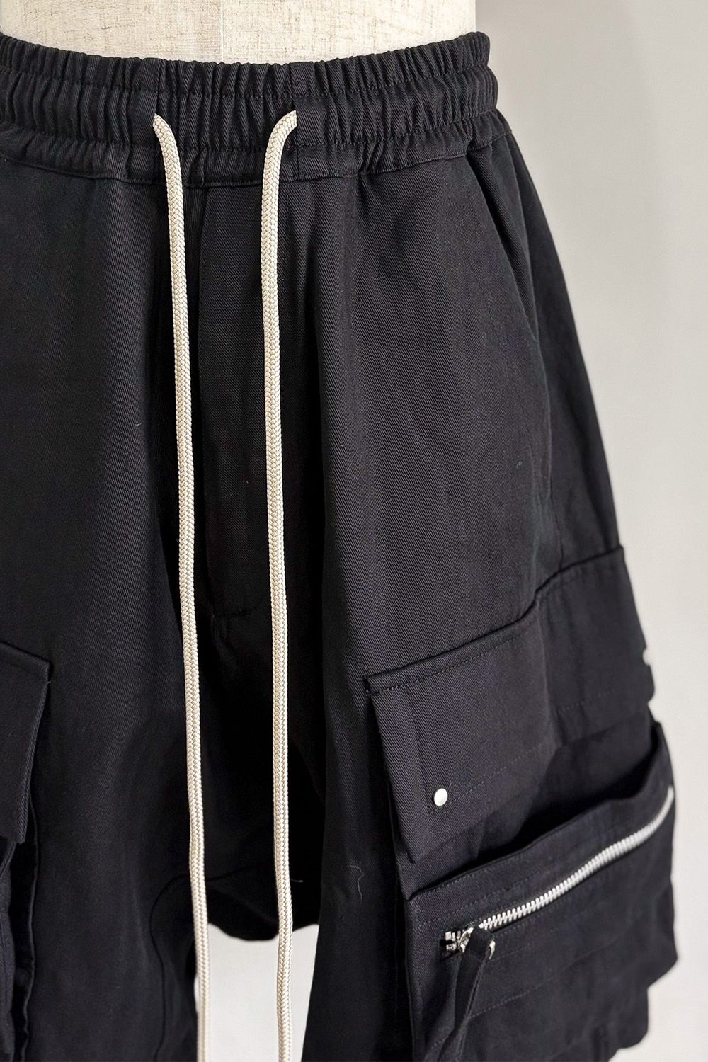 CARGO SHORTS / ブラック
