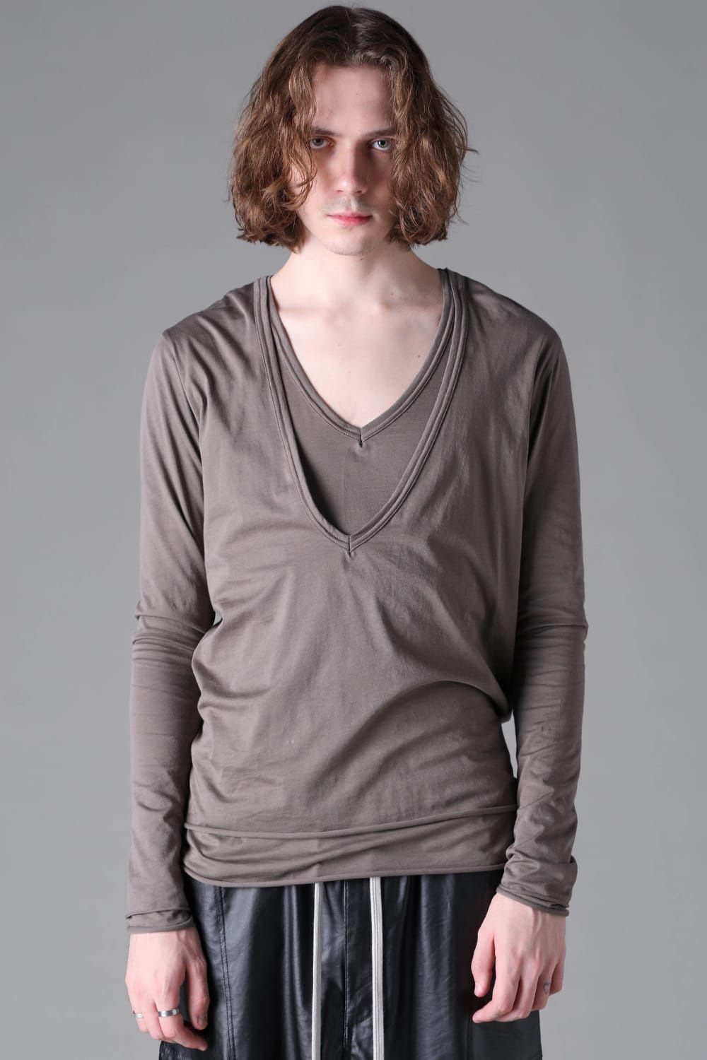 Layered V-Neck Log Sleeve