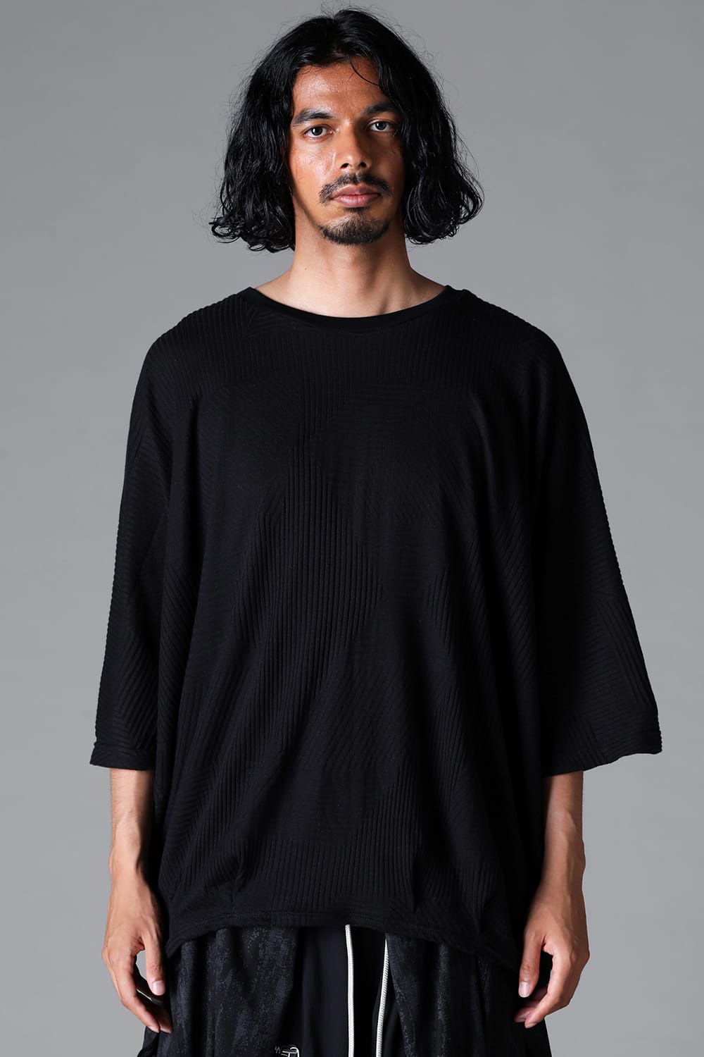 DEFORMED STRIPE PATTERN DOLMAN TEE / ブラック