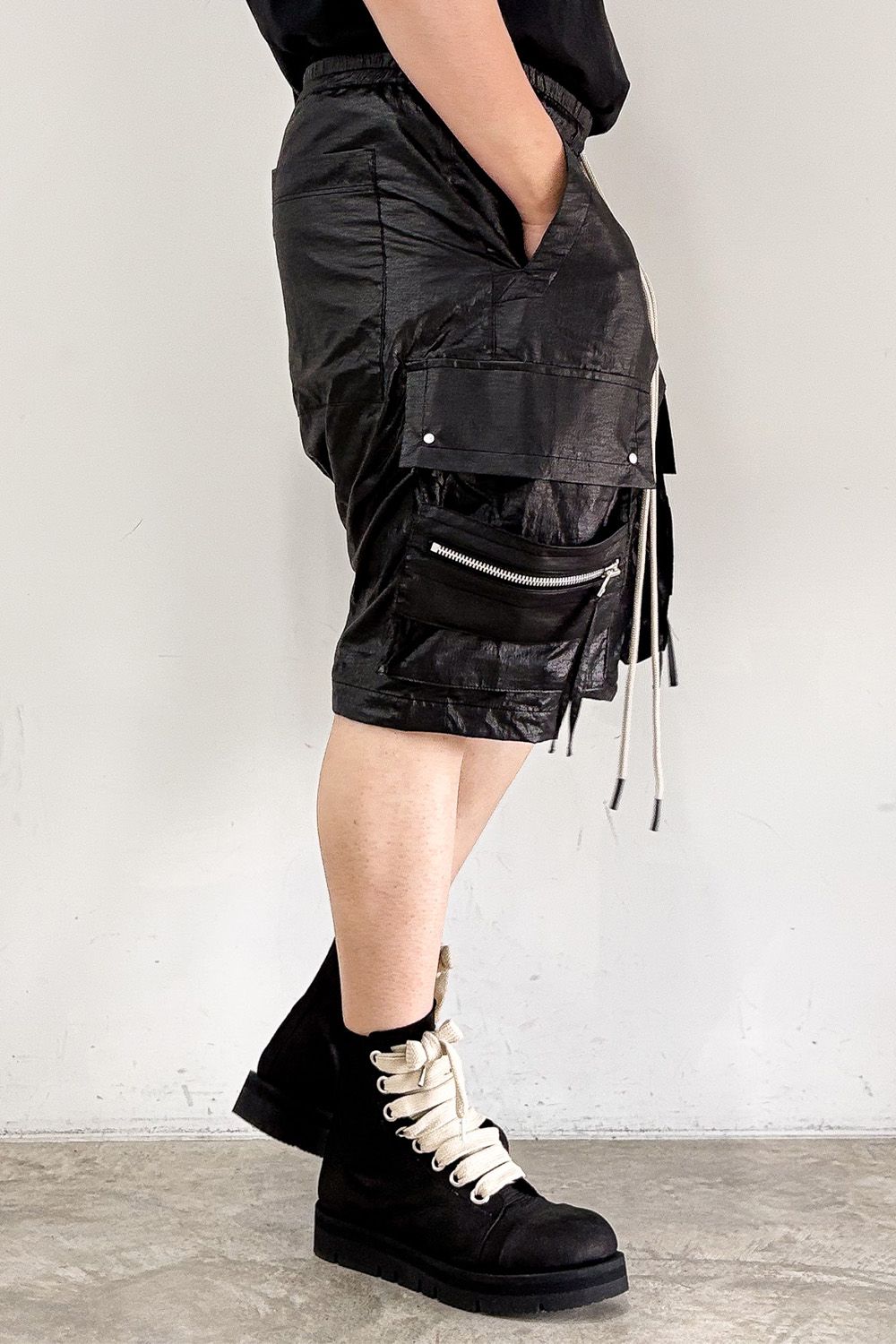 CARGO SHORTS / ブラック