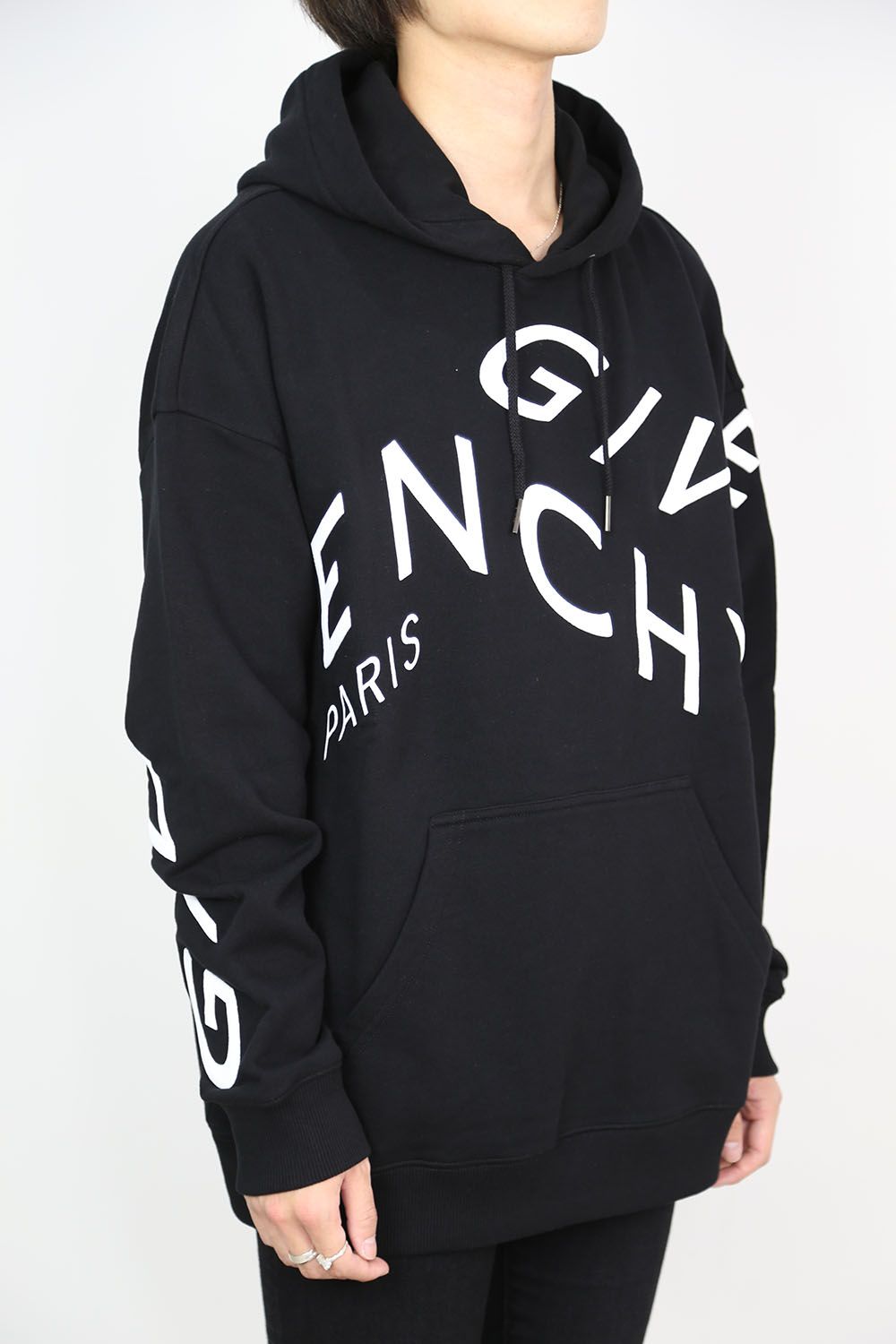 GIVENCHY - GIVENCHY LOGO HOODIE / ブラック | Tempt