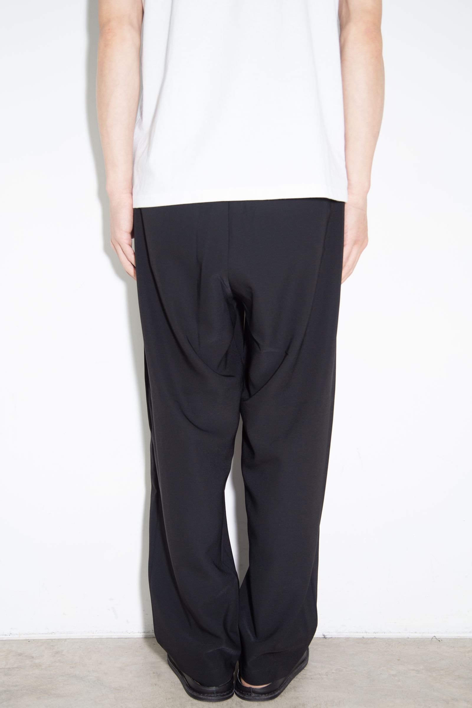 PE CONPACT TWILL BELTED FIT TROUSERS / ブラック