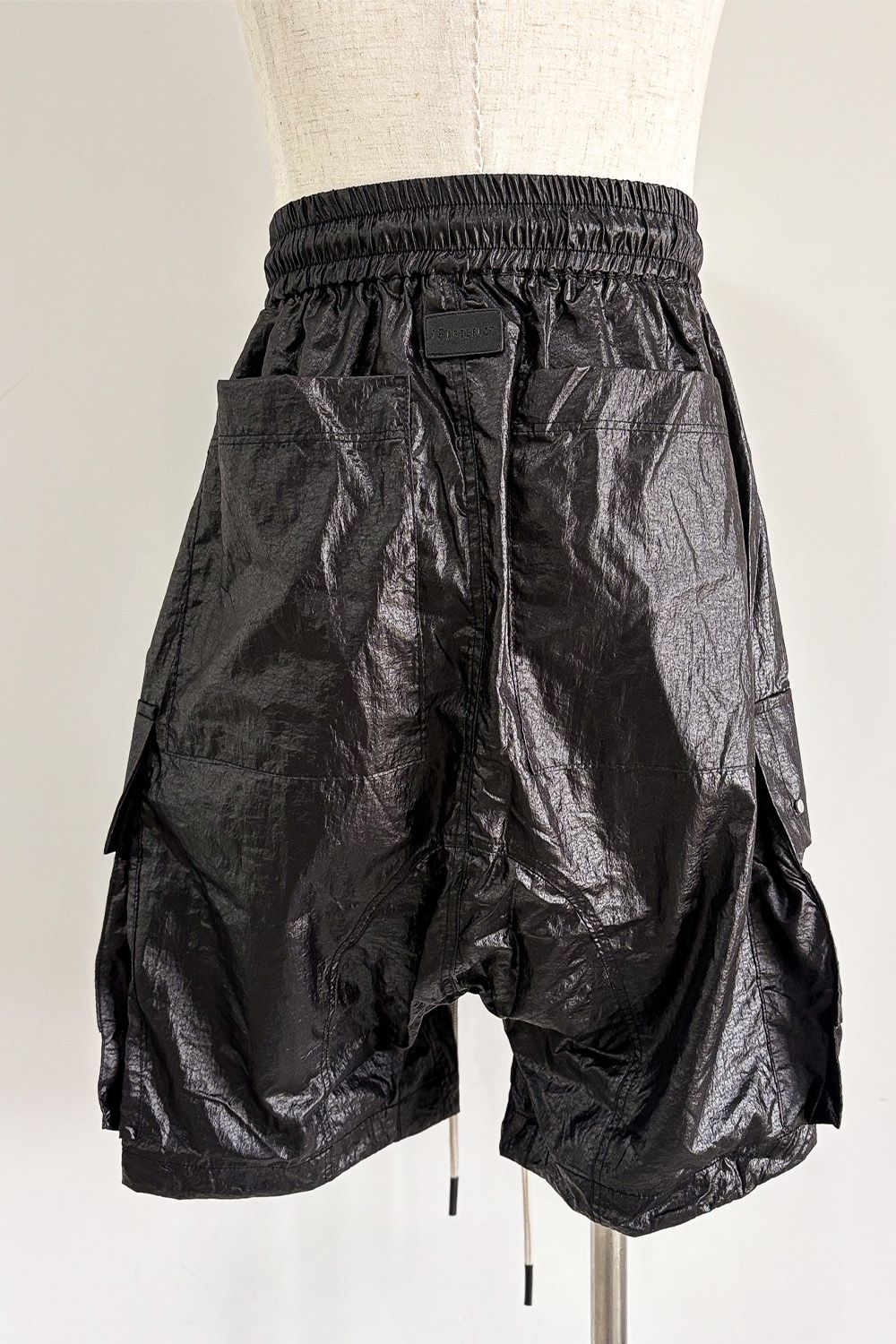 CARGO SHORTS / ブラック
