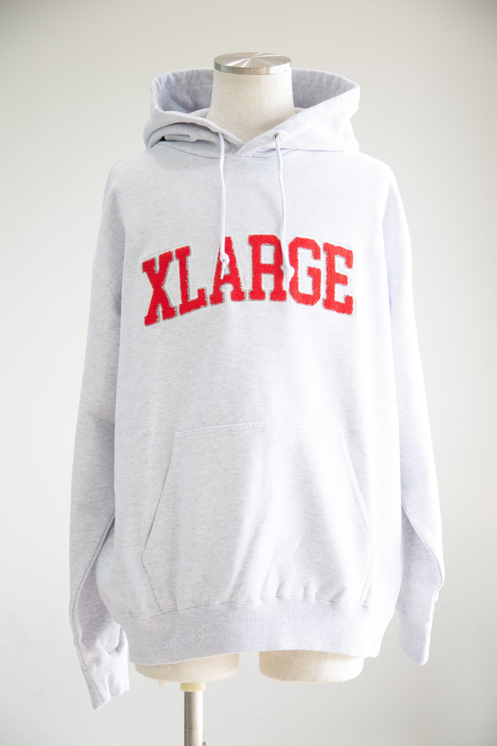 ARCH LOGO HOODED SWEATSHIRT / アッシュ