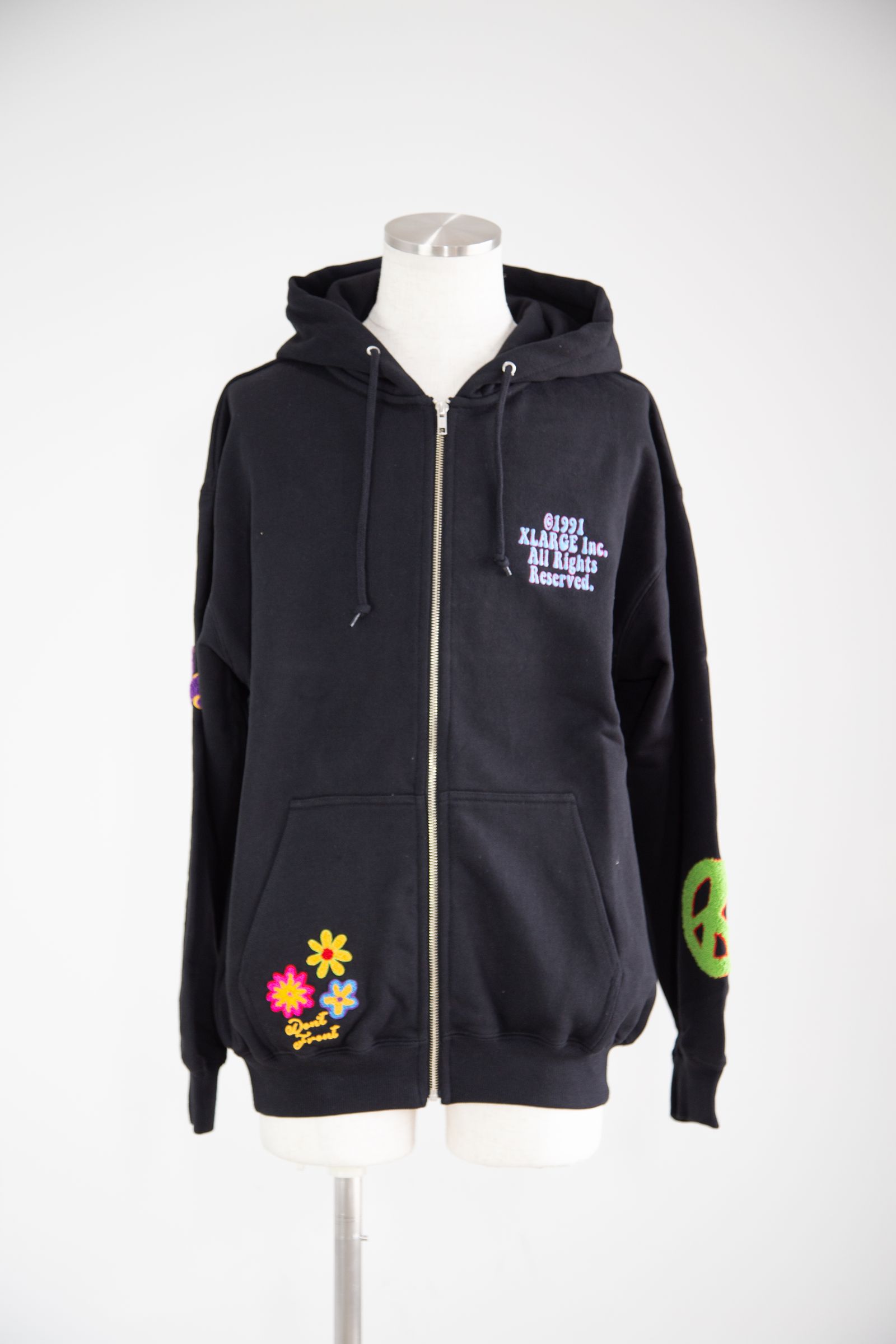 XLARGE - DAISY ZIP HOODED SWEAT / ブラック | Tempt