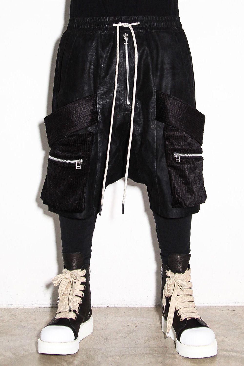 シンセティックレザーベルトカーゴショーツ / BELT CARGO SHORTS / ブラック / ag-12052