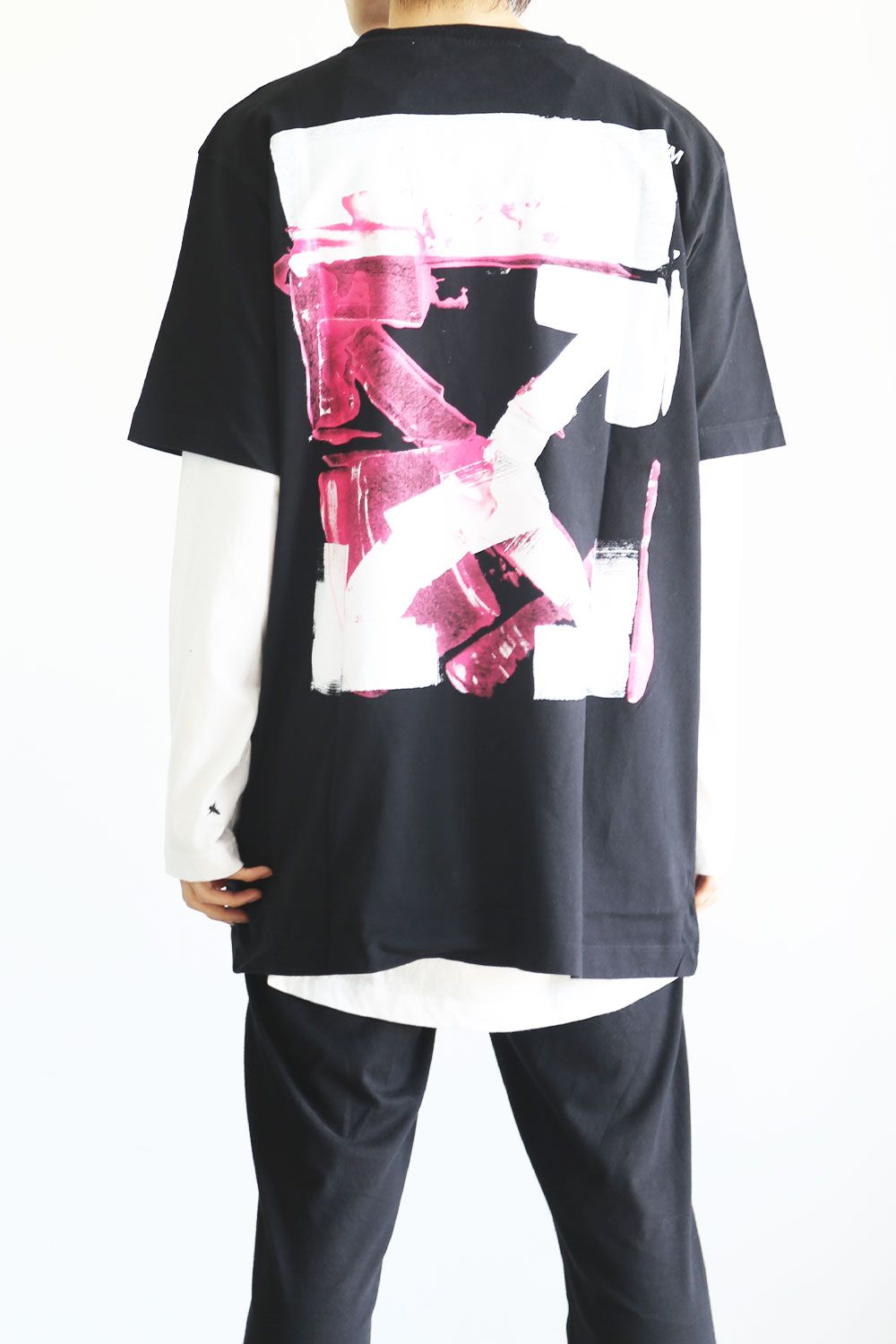 OFF-WHITE - ACRYLIC ARROW S/S SLIM TEE / ブラック×フューシャ | Tempt