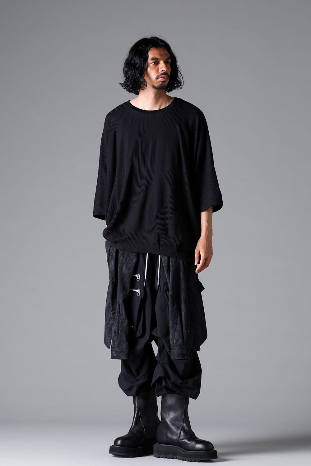 DEFORMED STRIPE PATTERN DOLMAN TEE / ブラック