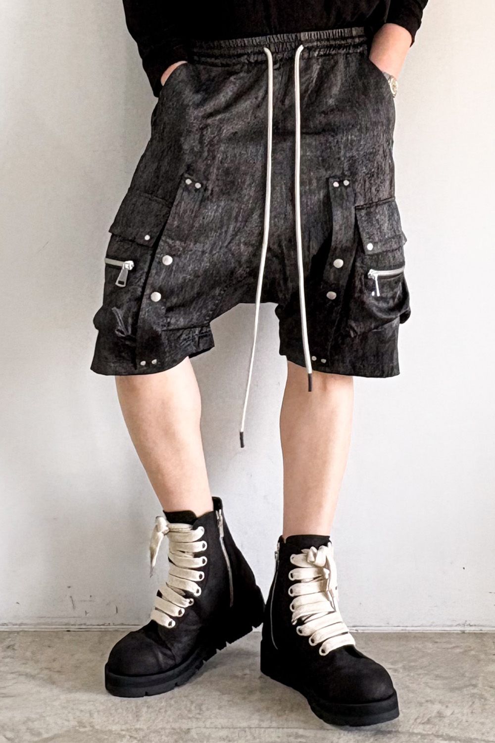 CARGO SHORTS / ブラック