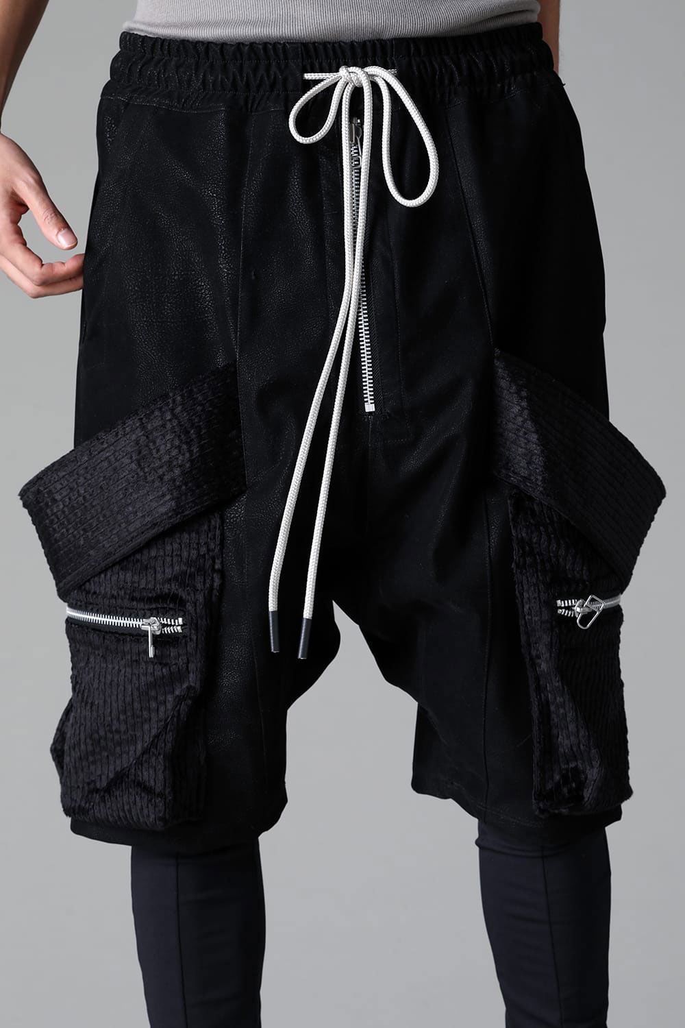 BELT CARGO SHORTS / ブラック