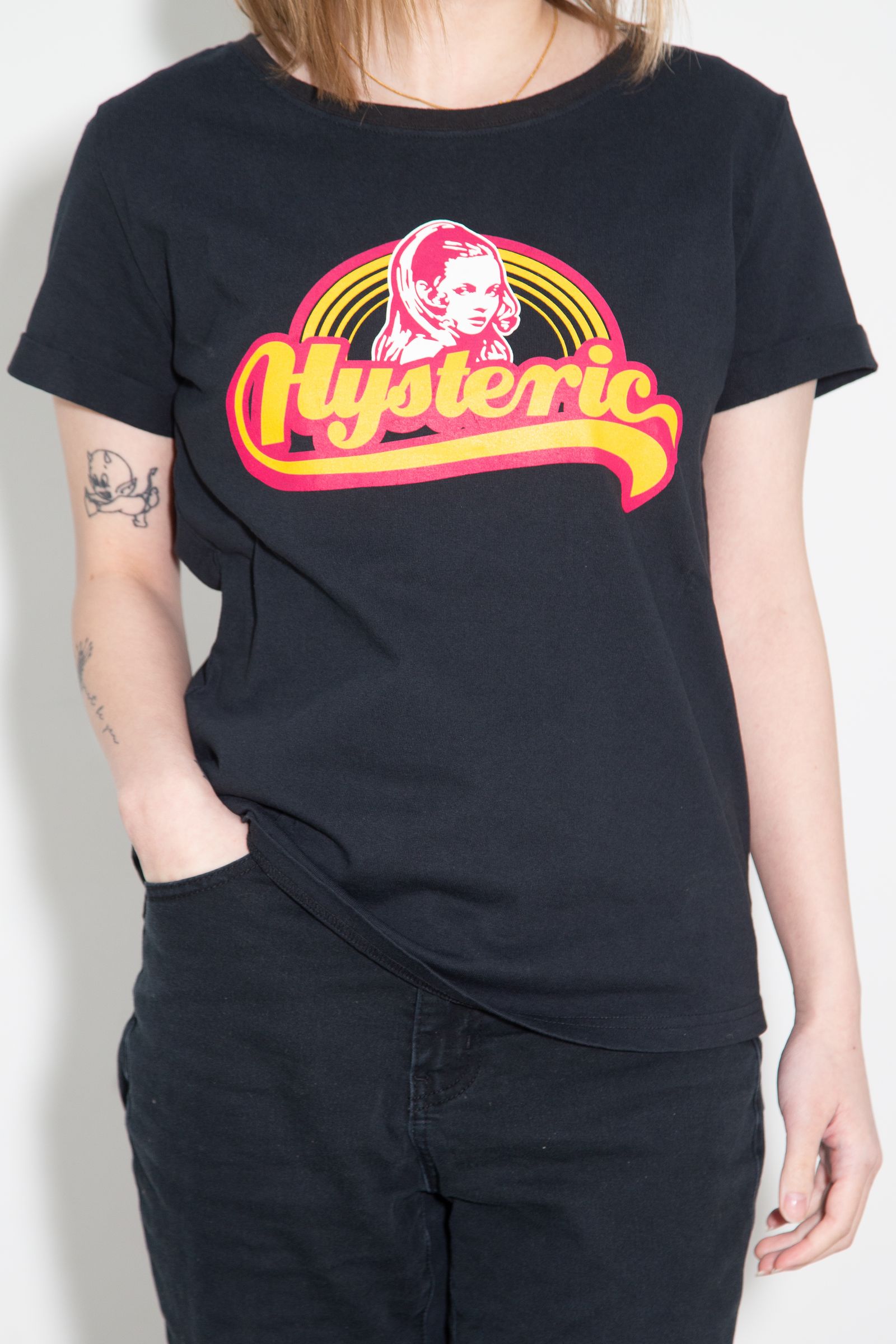 LIVING IN THE RAINBOW Tシャツ / ブラック