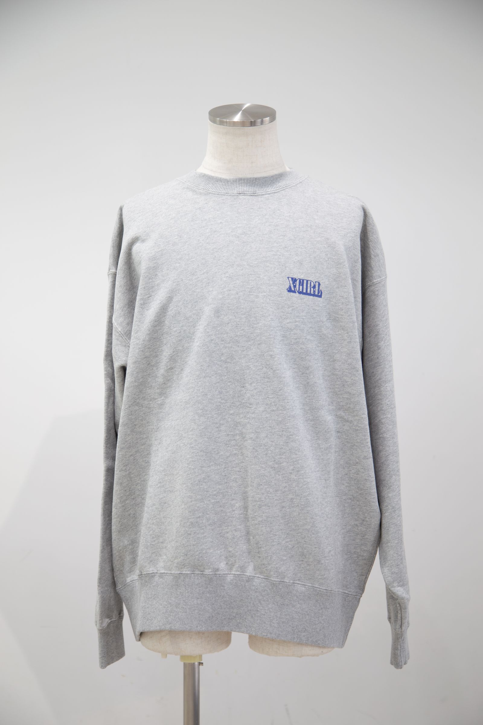 CIRCLE BACKGROUND FACE LOGO BIG SWEAT TOP / アッシュ