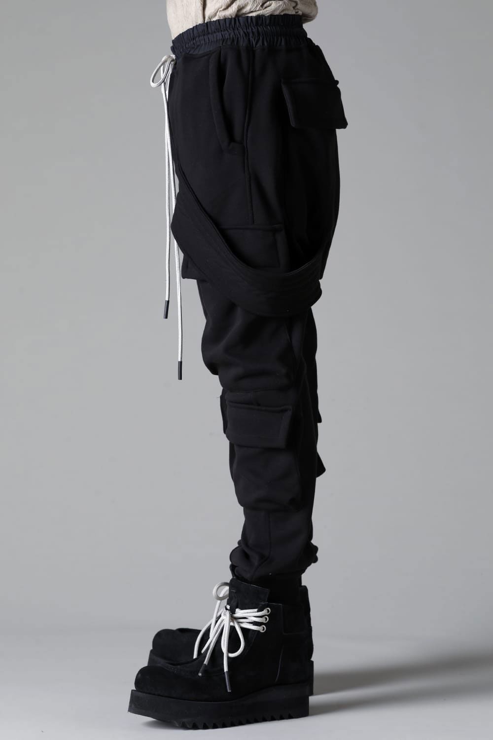 ボンバーヒートベルトカーゴサルエルスウェットパンツ / Bomber Heat Belt Cargo Sarouel Pants / ブラック / ag-10059