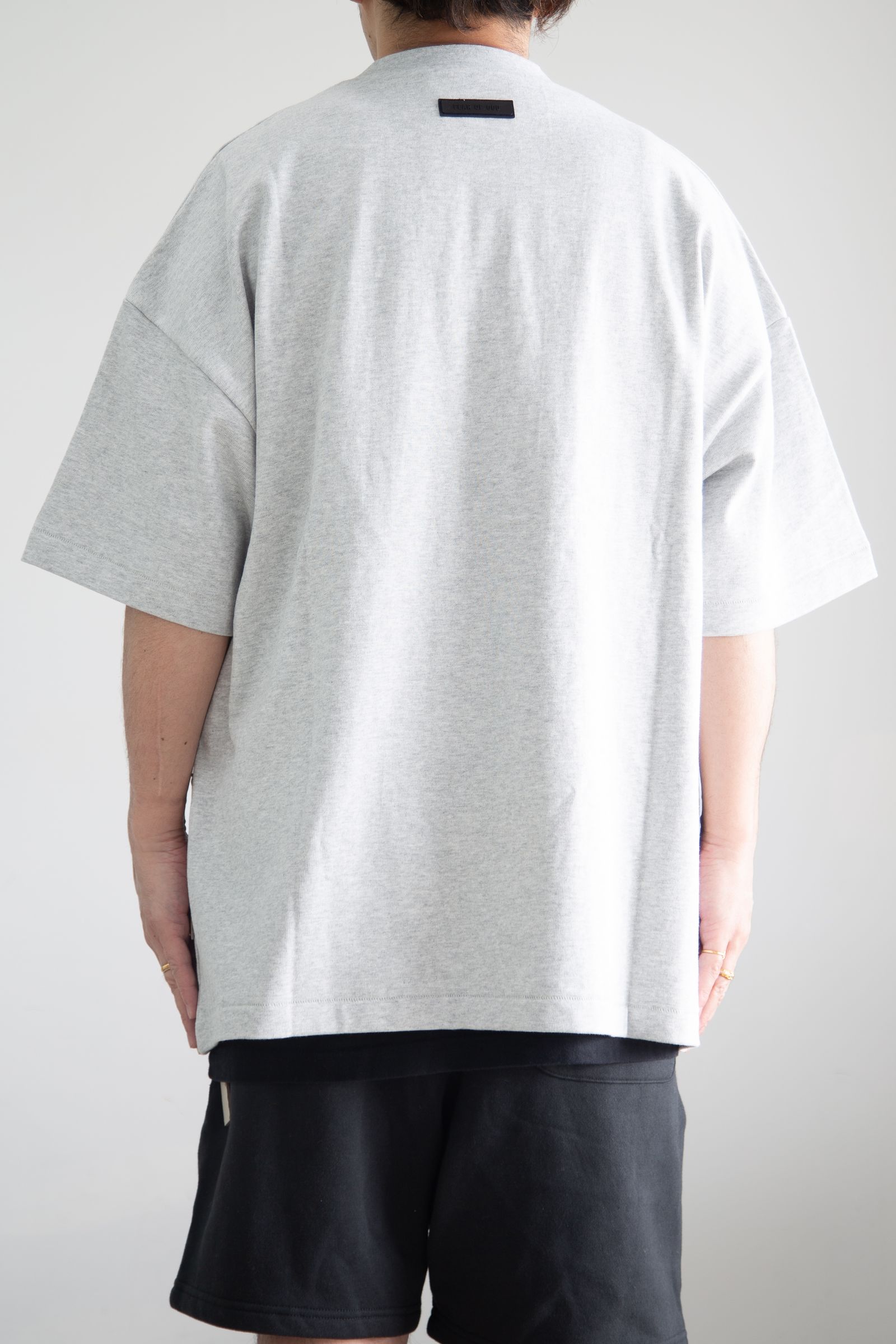 関税込＊FEAR OF GOD ESSENTIALS＊Tシャツ ライトオートミール ESSENTIALS Core Collection Tee Light Oatmeal S/S 22' Sz S