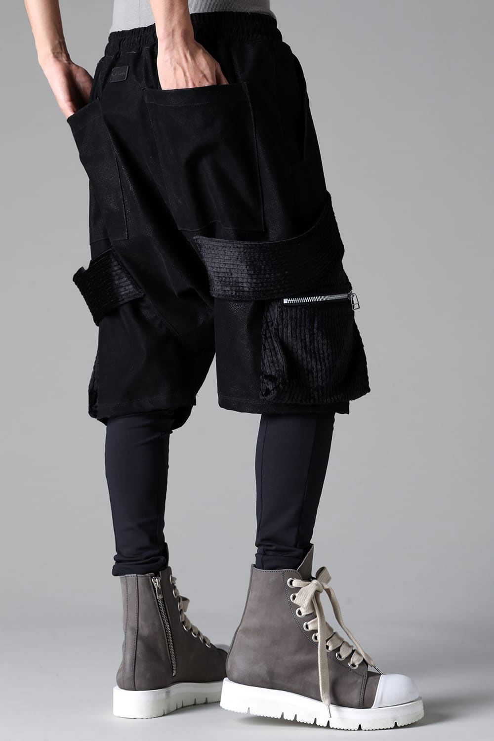 BELT CARGO SHORTS / ブラック