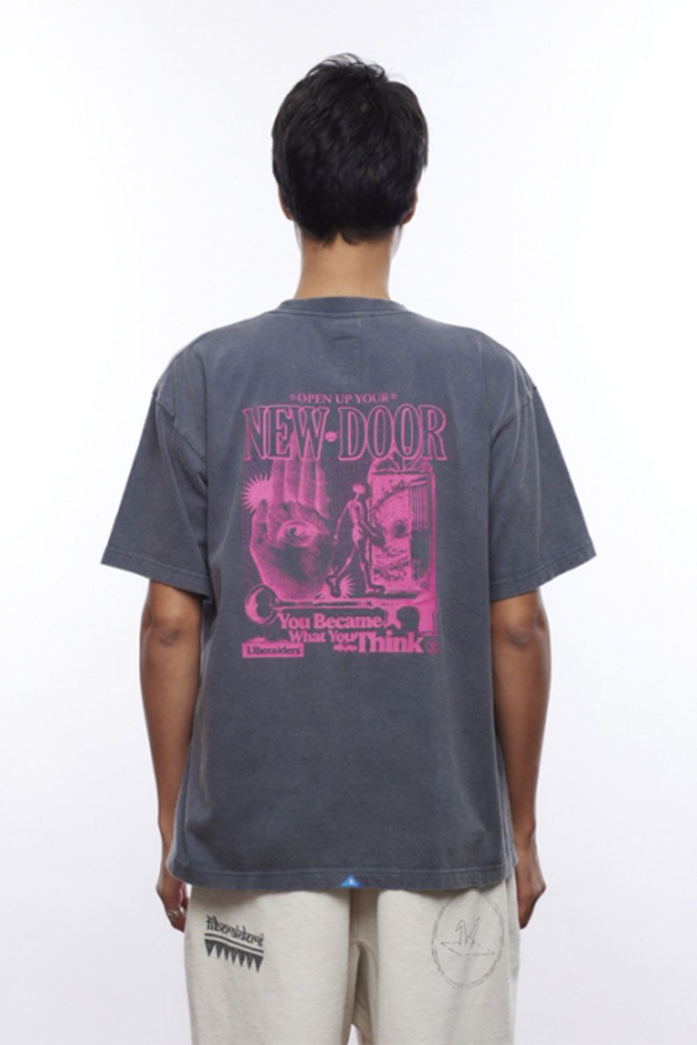 NEW DOOR TEE / チャコール